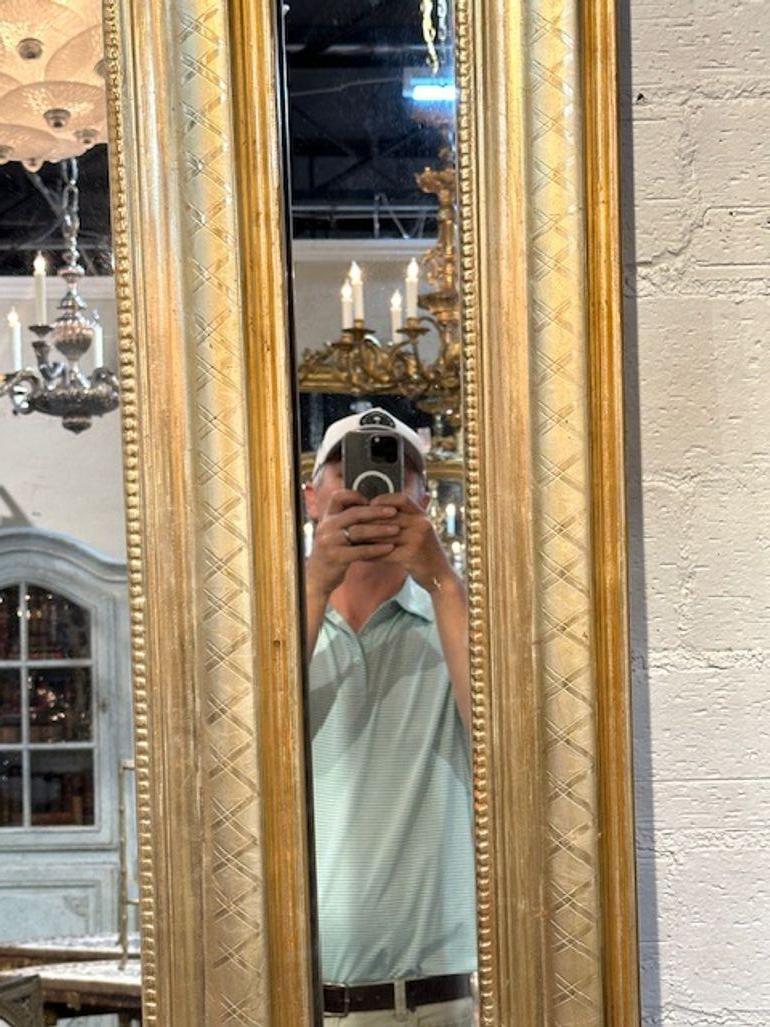 Paire de miroirs français Louis Philippe à feuilles d'or Bon état - En vente à Dallas, TX