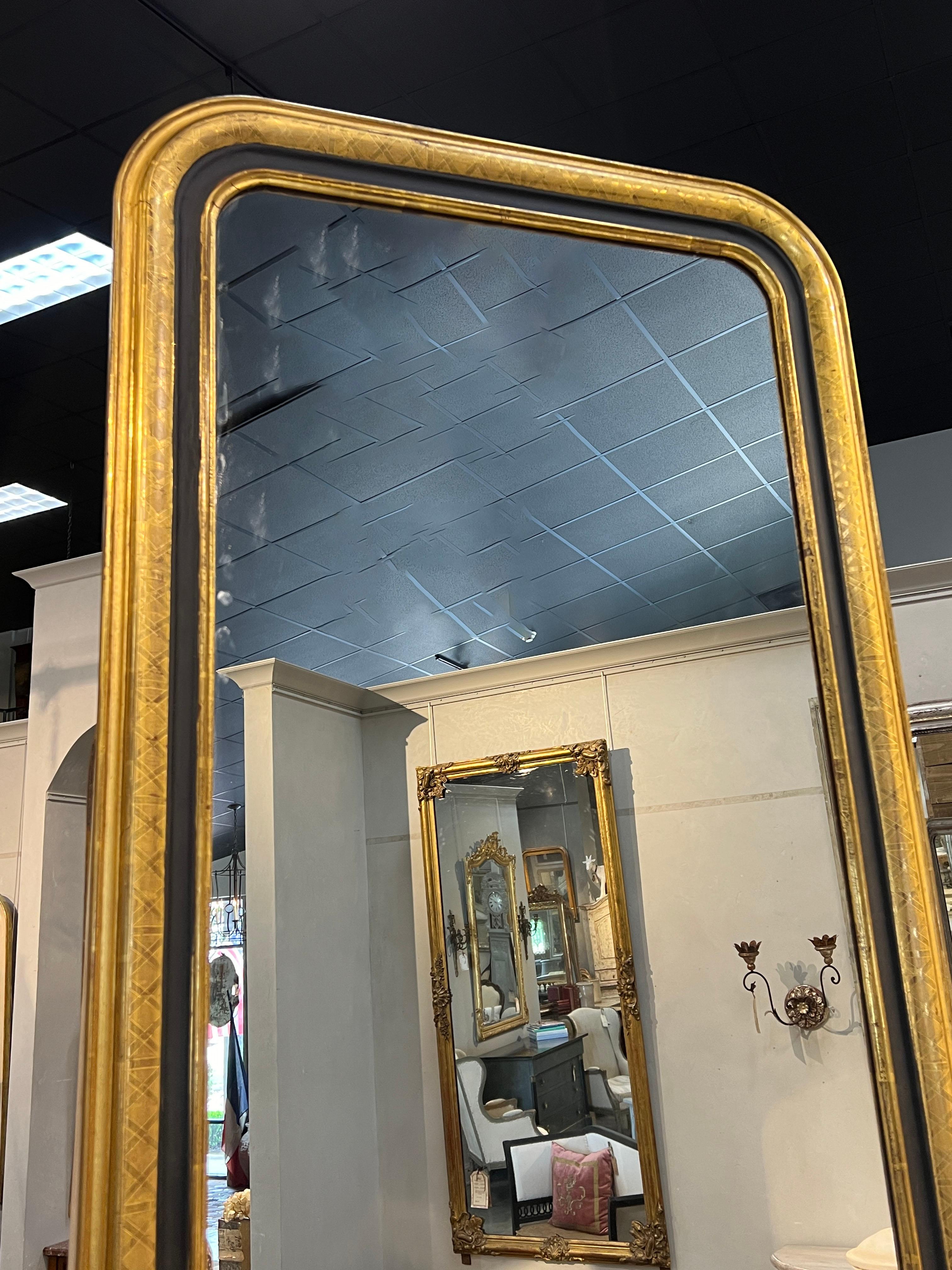 Buriné Paire de miroirs français de style Louis Philippe en or doré en vente