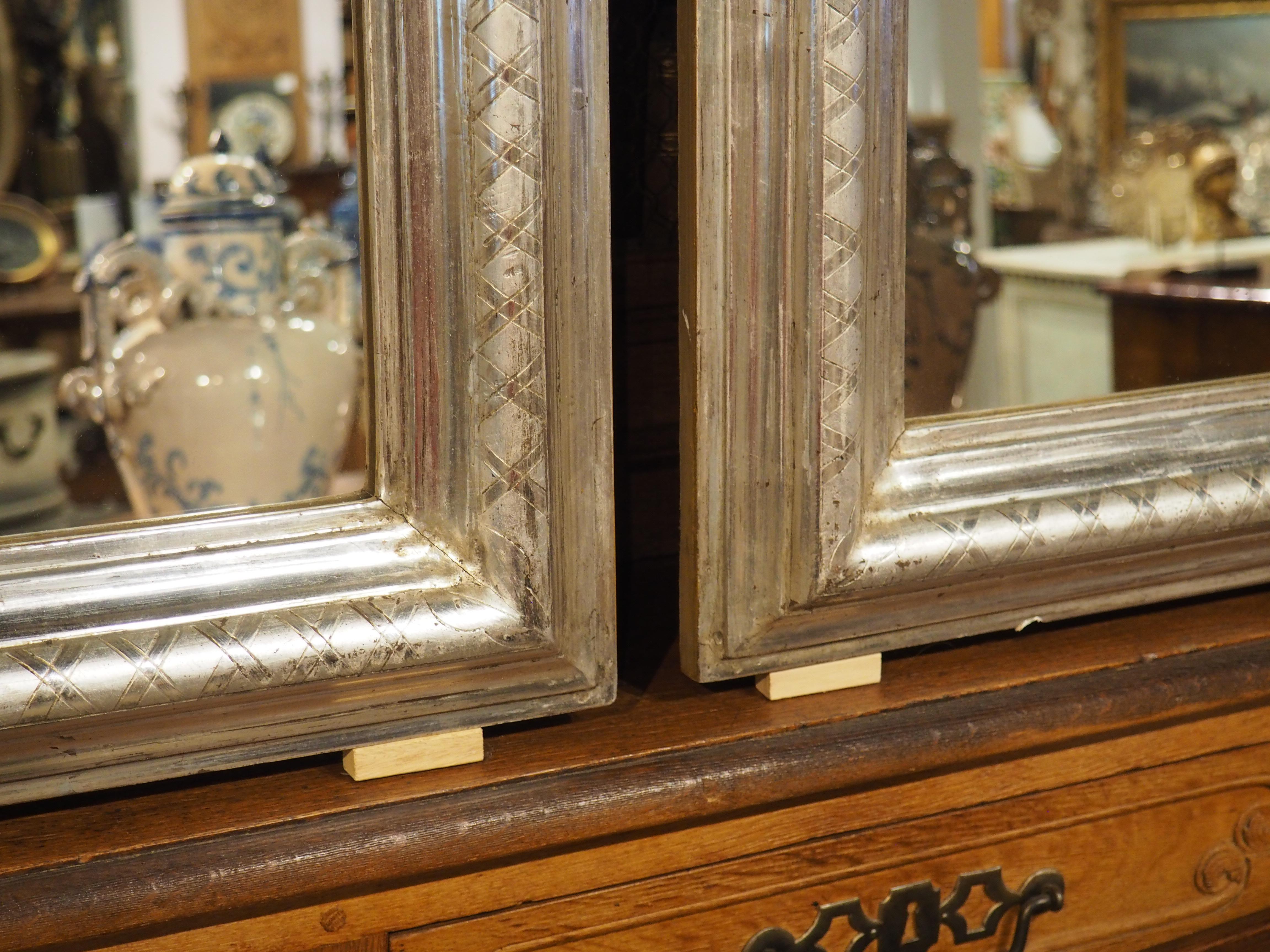 Paire de miroirs à feuilles d'argent de style Louis Philippe avec décor en X en vente 3