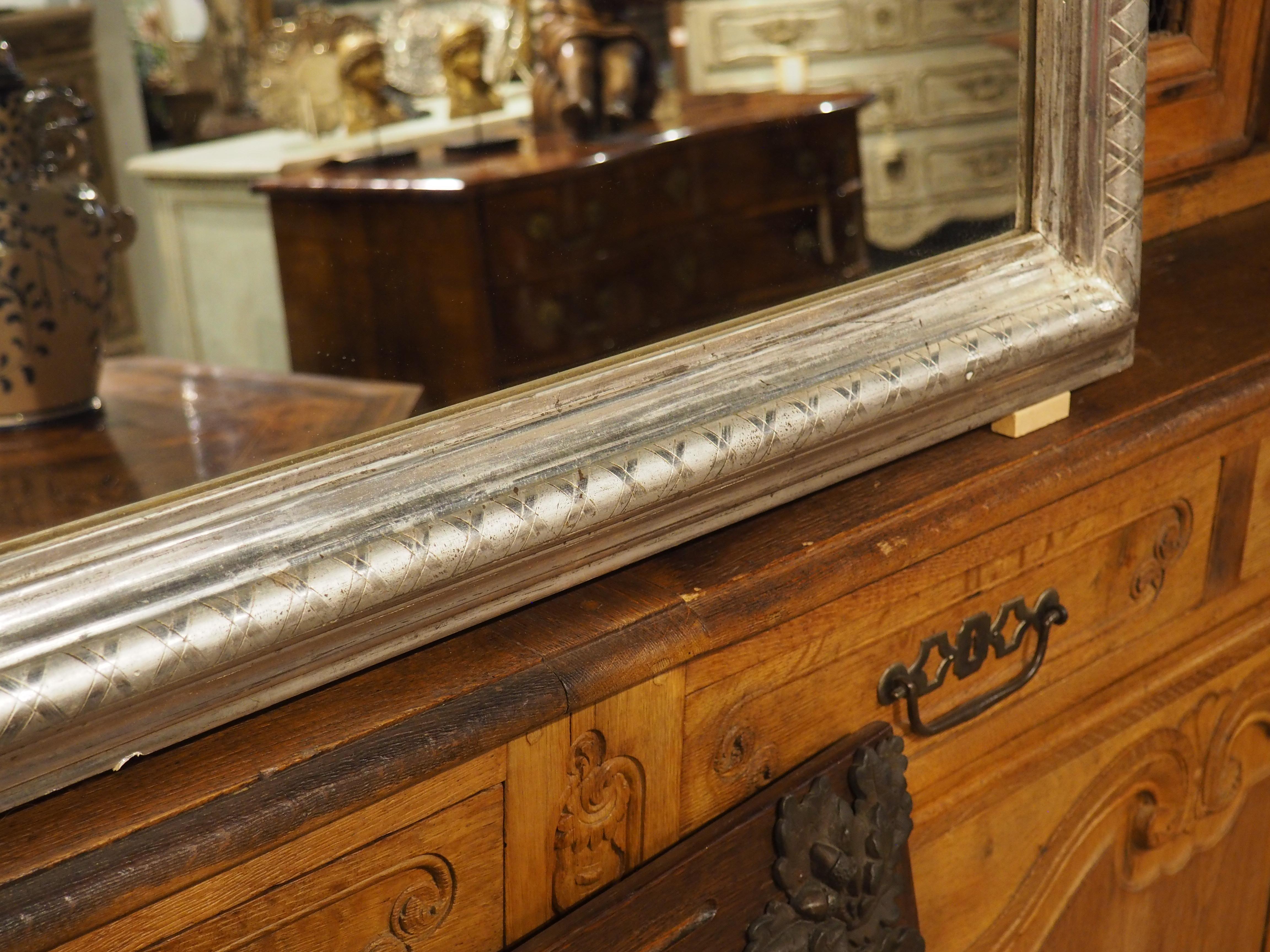 Paire de miroirs à feuilles d'argent de style Louis Philippe avec décor en X en vente 5