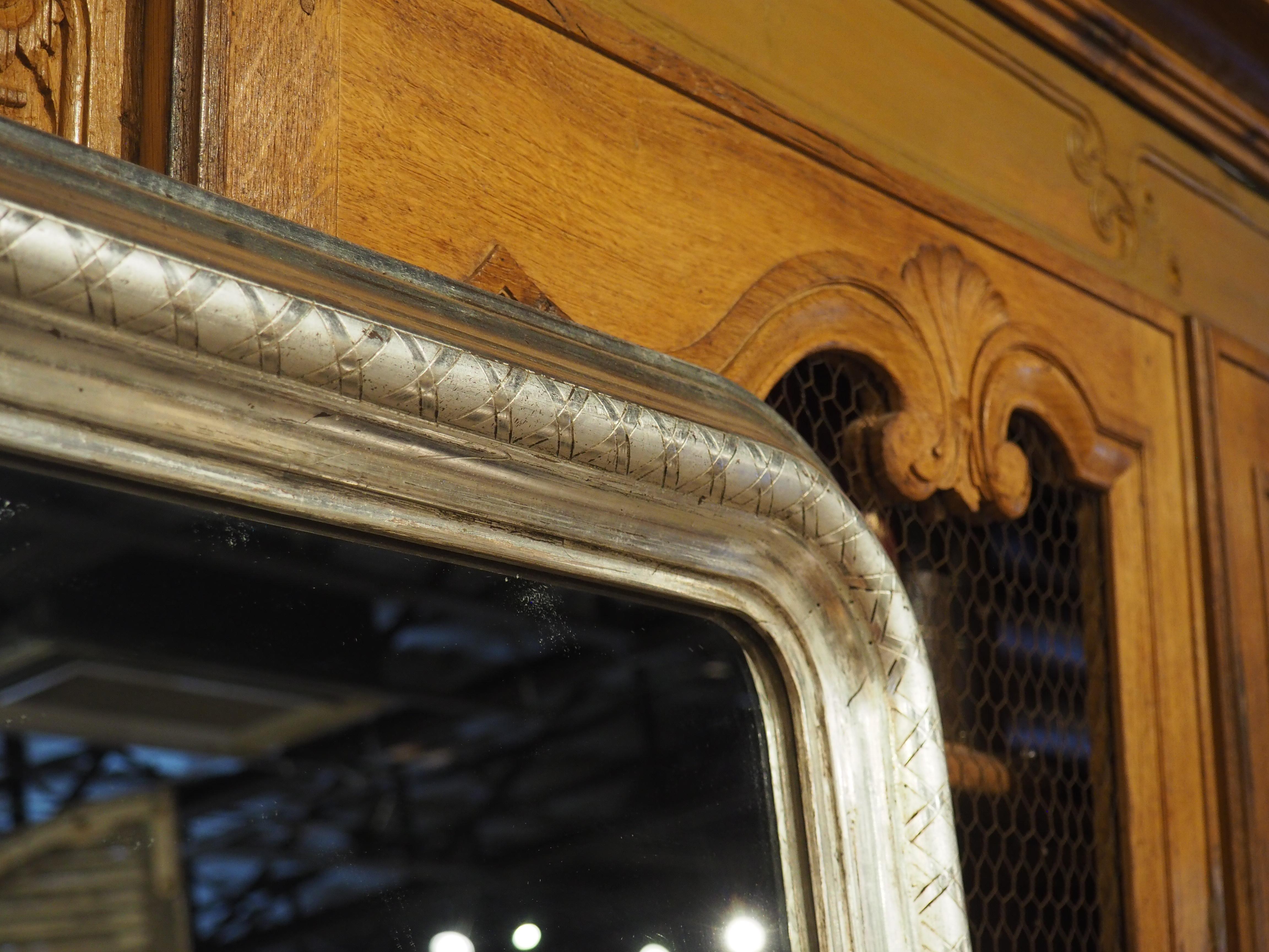 Paire de miroirs à feuilles d'argent de style Louis Philippe avec décor en X en vente 6
