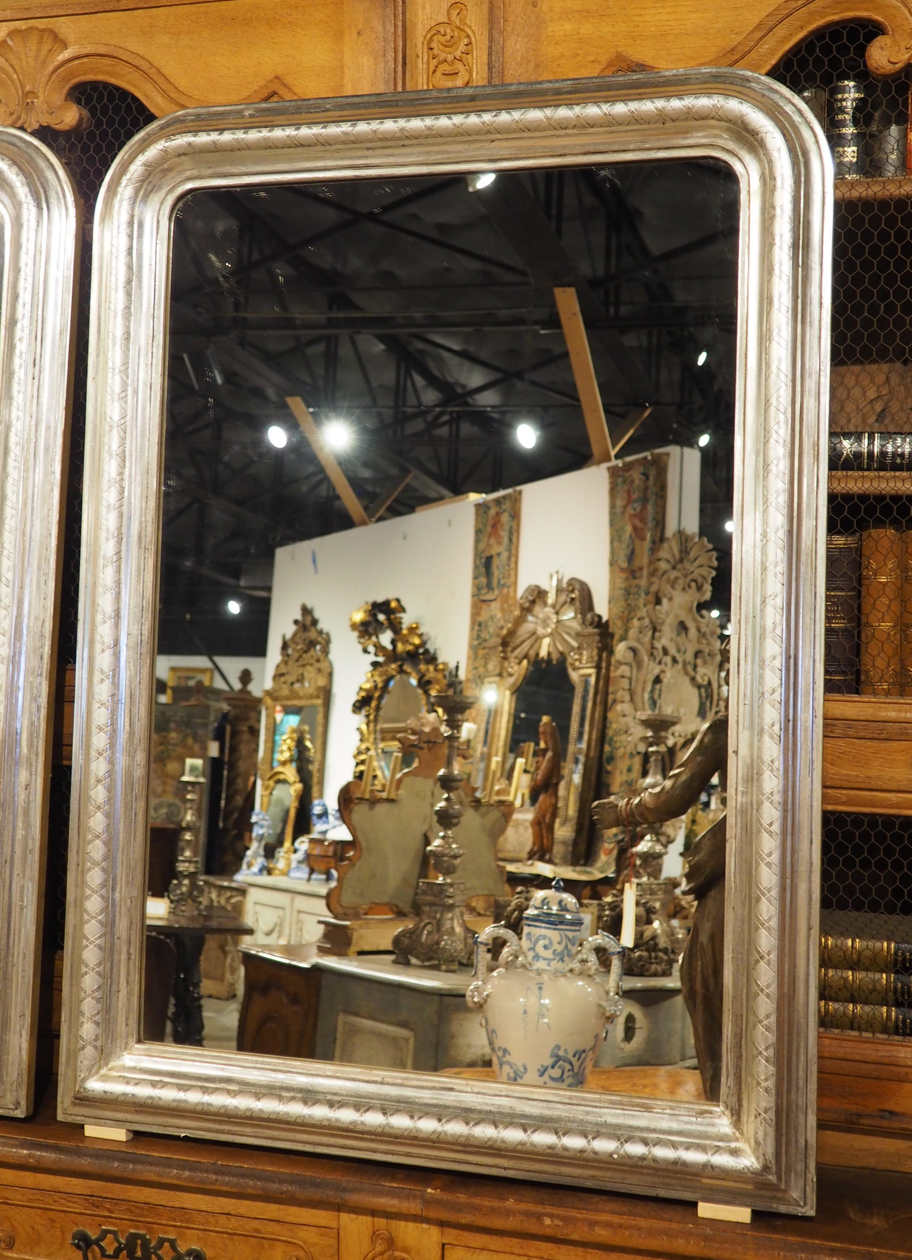 Paire de miroirs à feuilles d'argent de style Louis Philippe avec décor en X en vente 11