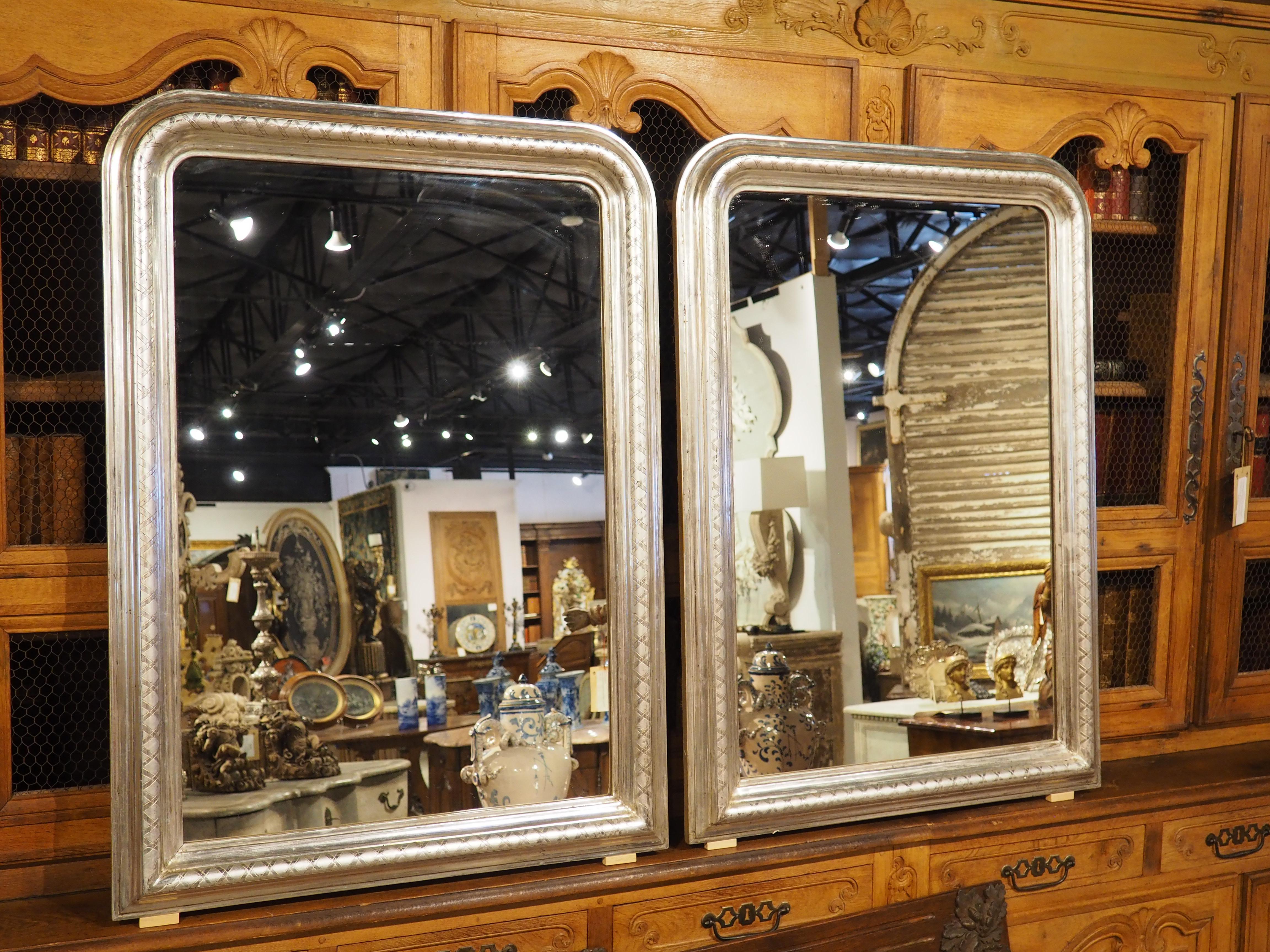 Français Paire de miroirs à feuilles d'argent de style Louis Philippe avec décor en X en vente