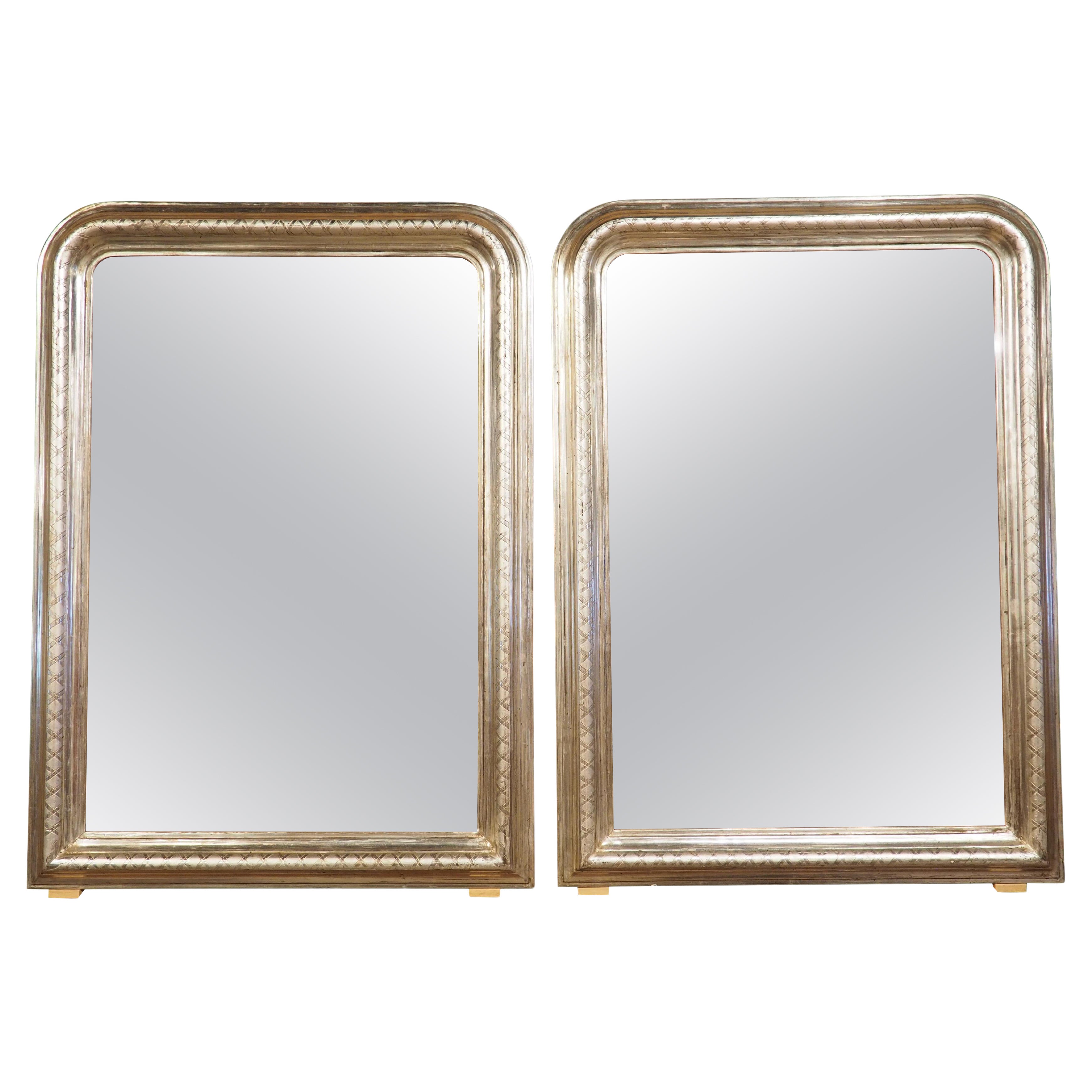 Paire de miroirs à feuilles d'argent de style Louis Philippe avec décor en X en vente