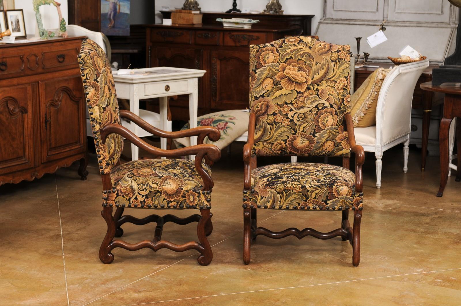 Carved Pair of French Louis XIII Style 19th Century Os de Mouton Wooden Fauteuils For Sale