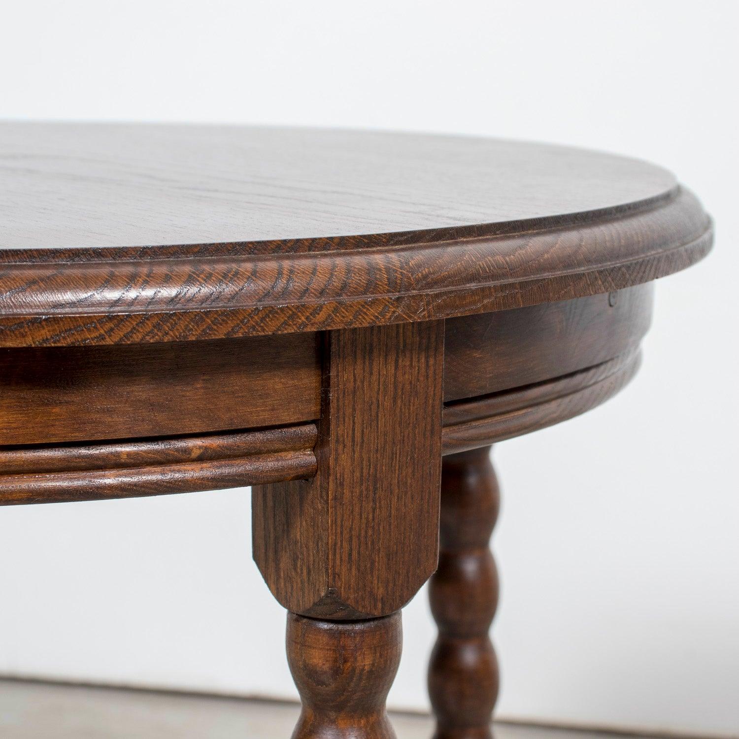 Pair of French Louis XIII Style Round Bobbin Leg Side Tables en vente 4
