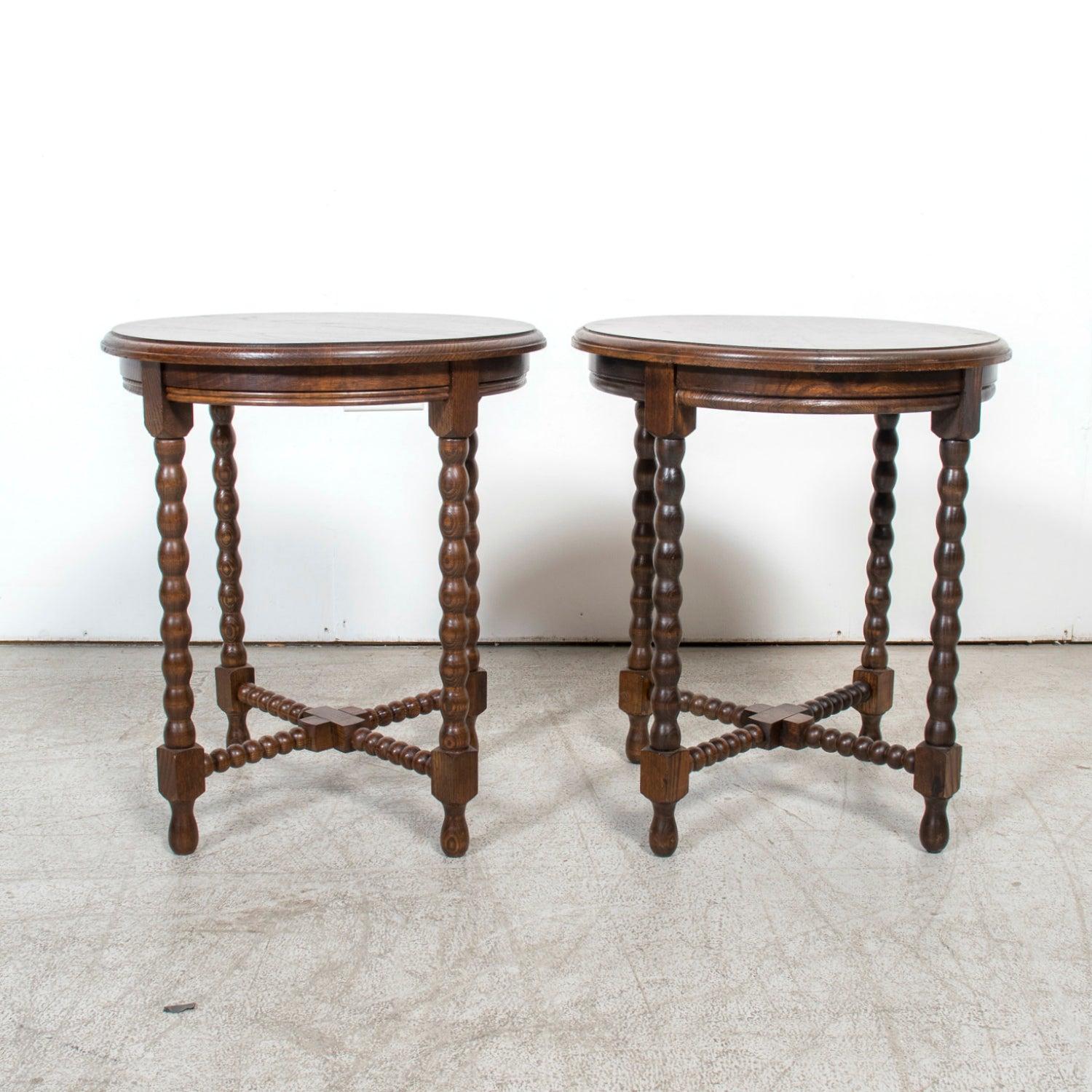 Pair of French Louis XIII Style Round Bobbin Leg Side Tables en vente 7