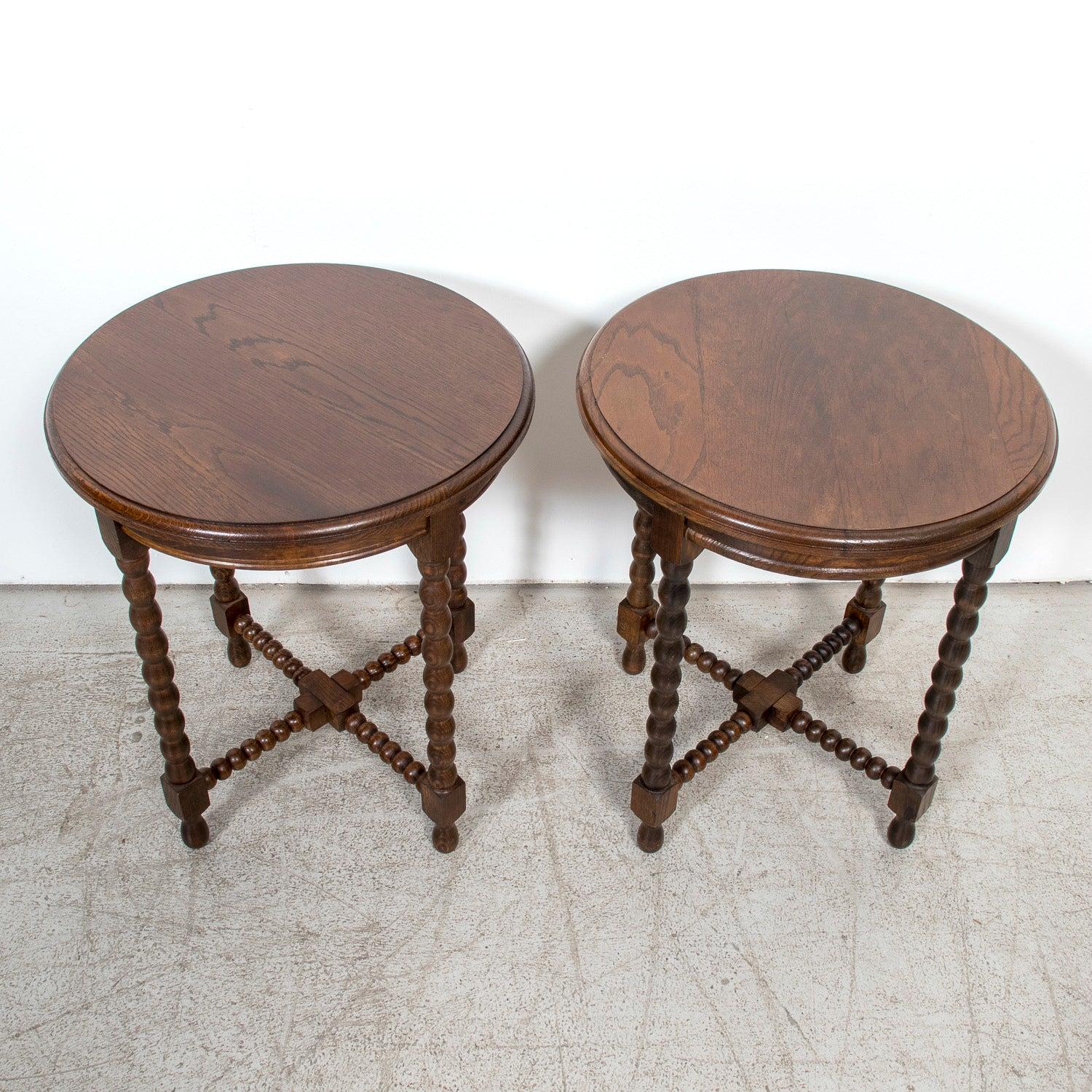 Pair of French Louis XIII Style Round Bobbin Leg Side Tables Bon état - En vente à Birmingham, AL