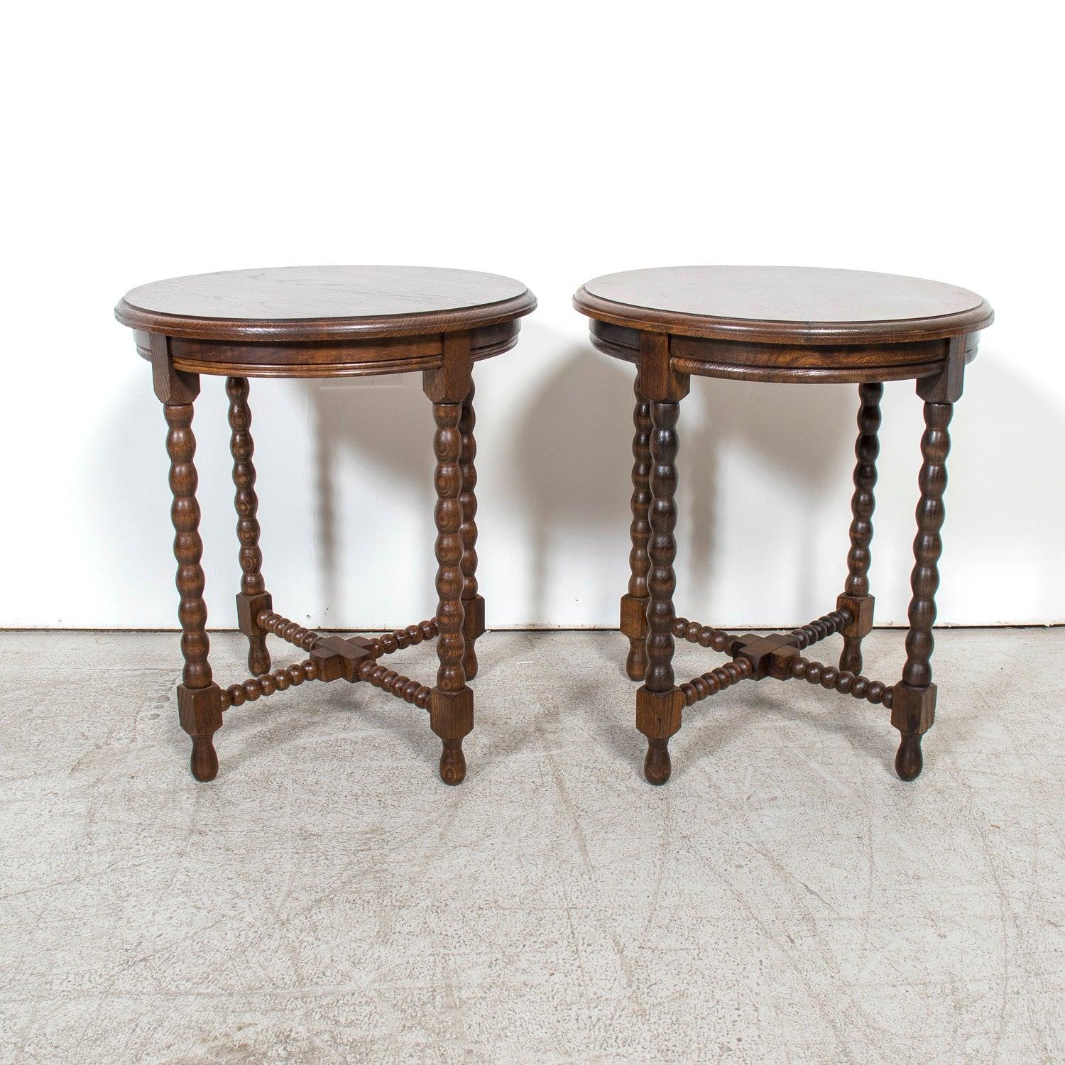 20ième siècle Pair of French Louis XIII Style Round Bobbin Leg Side Tables en vente