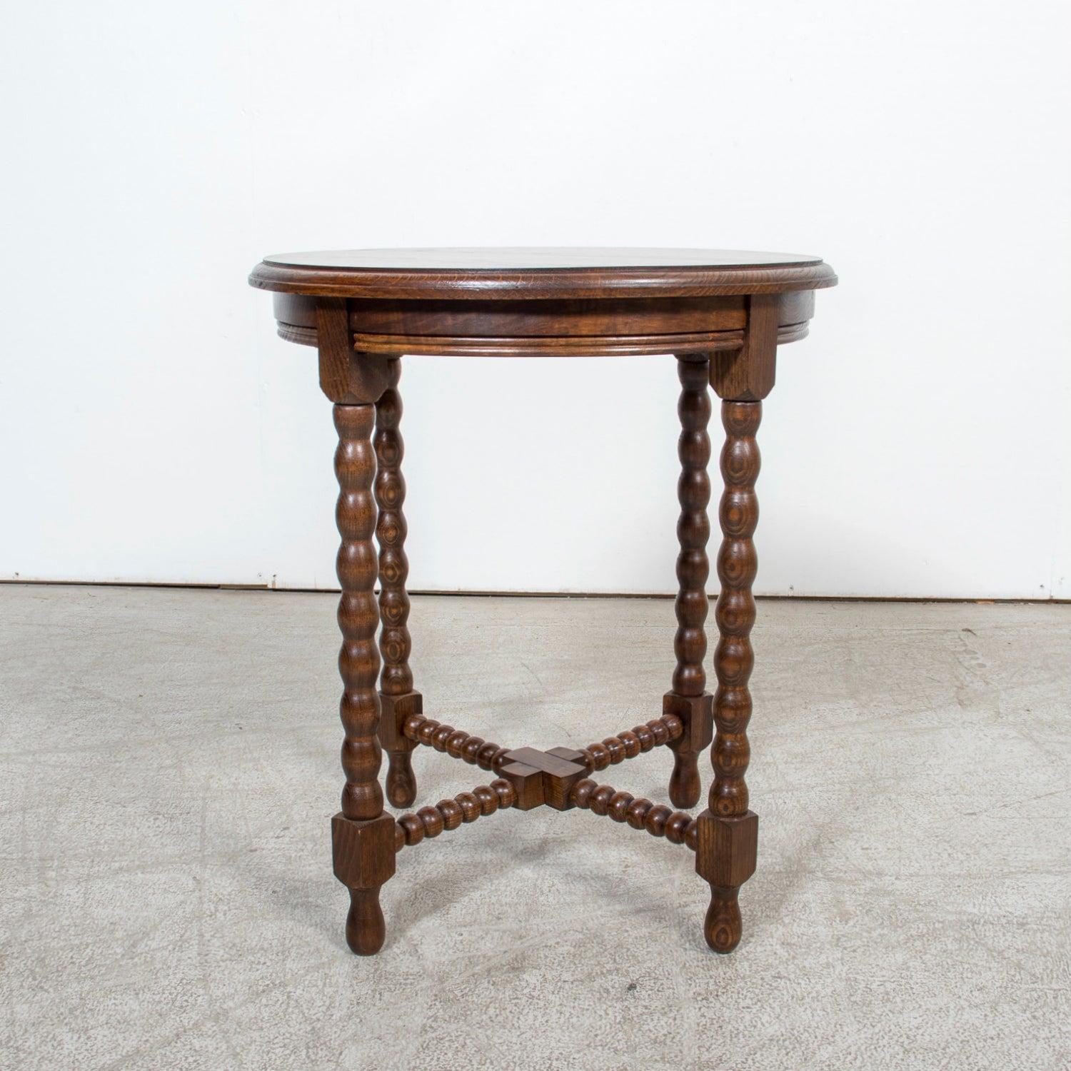 Pair of French Louis XIII Style Round Bobbin Leg Side Tables en vente 2