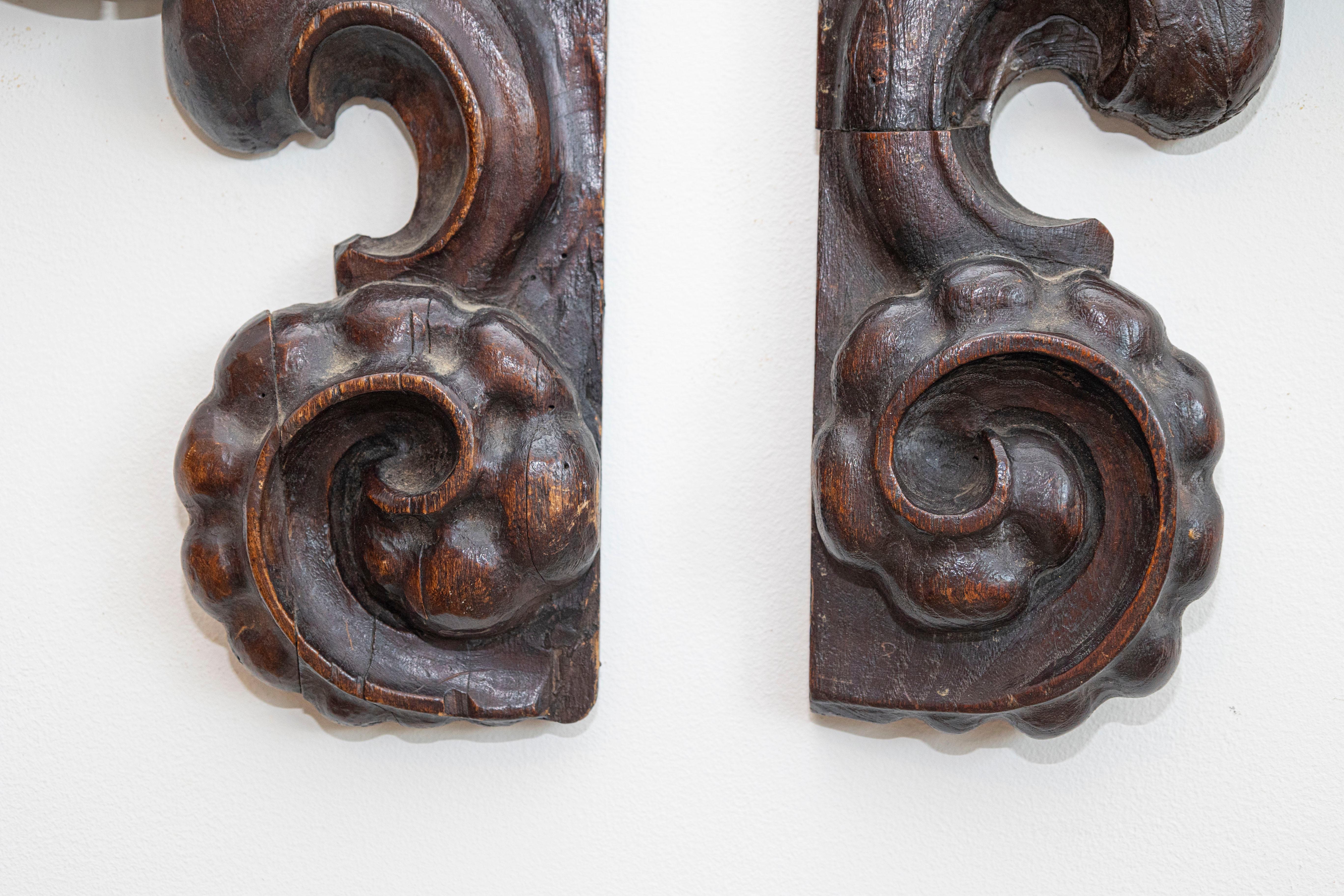 Français Paire d'appliques de chérubin sculptées d'époque Louis XIV des années 1690 de Strasbourg en vente