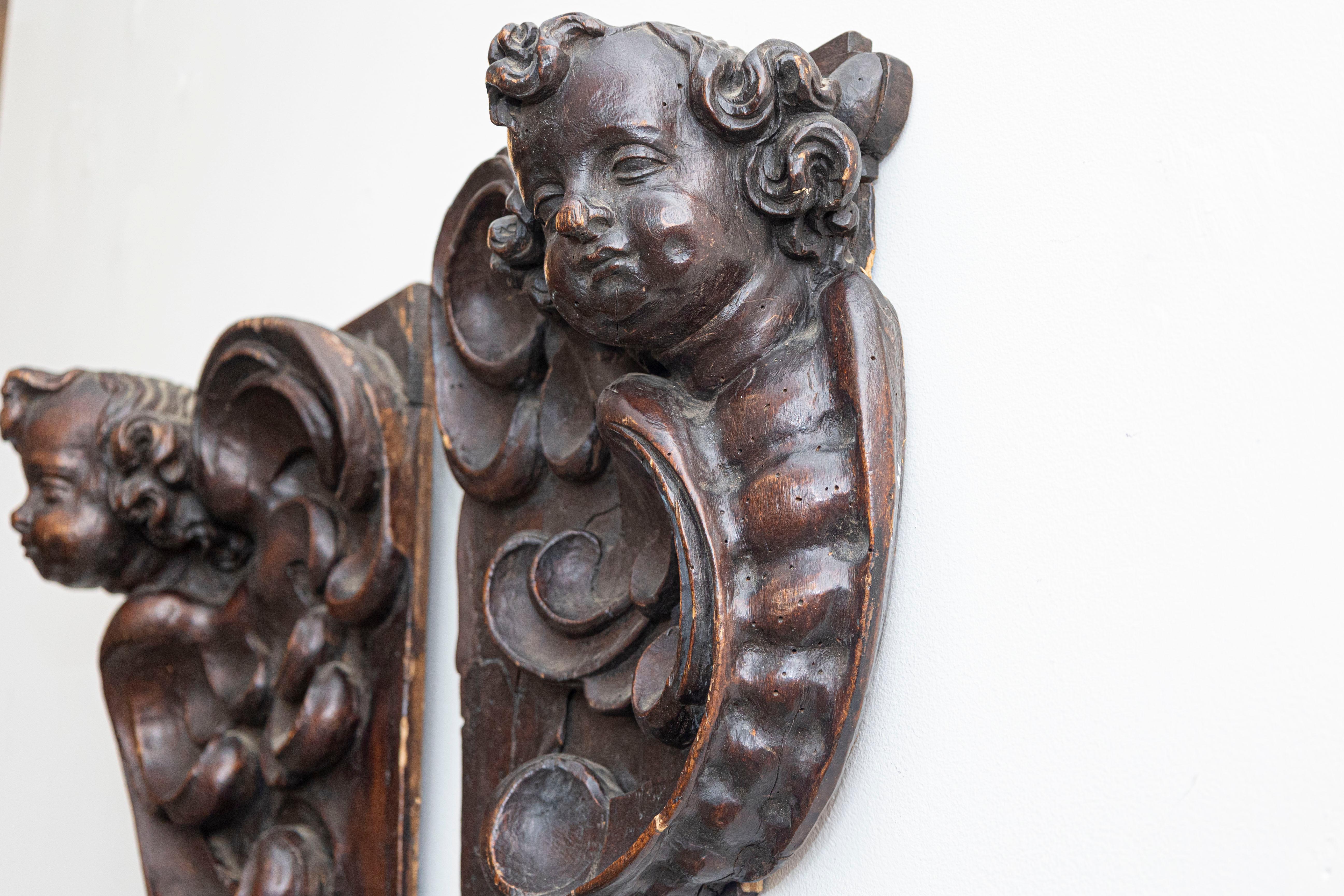 Paire d'appliques de chérubin sculptées d'époque Louis XIV des années 1690 de Strasbourg Bon état - En vente à Atlanta, GA