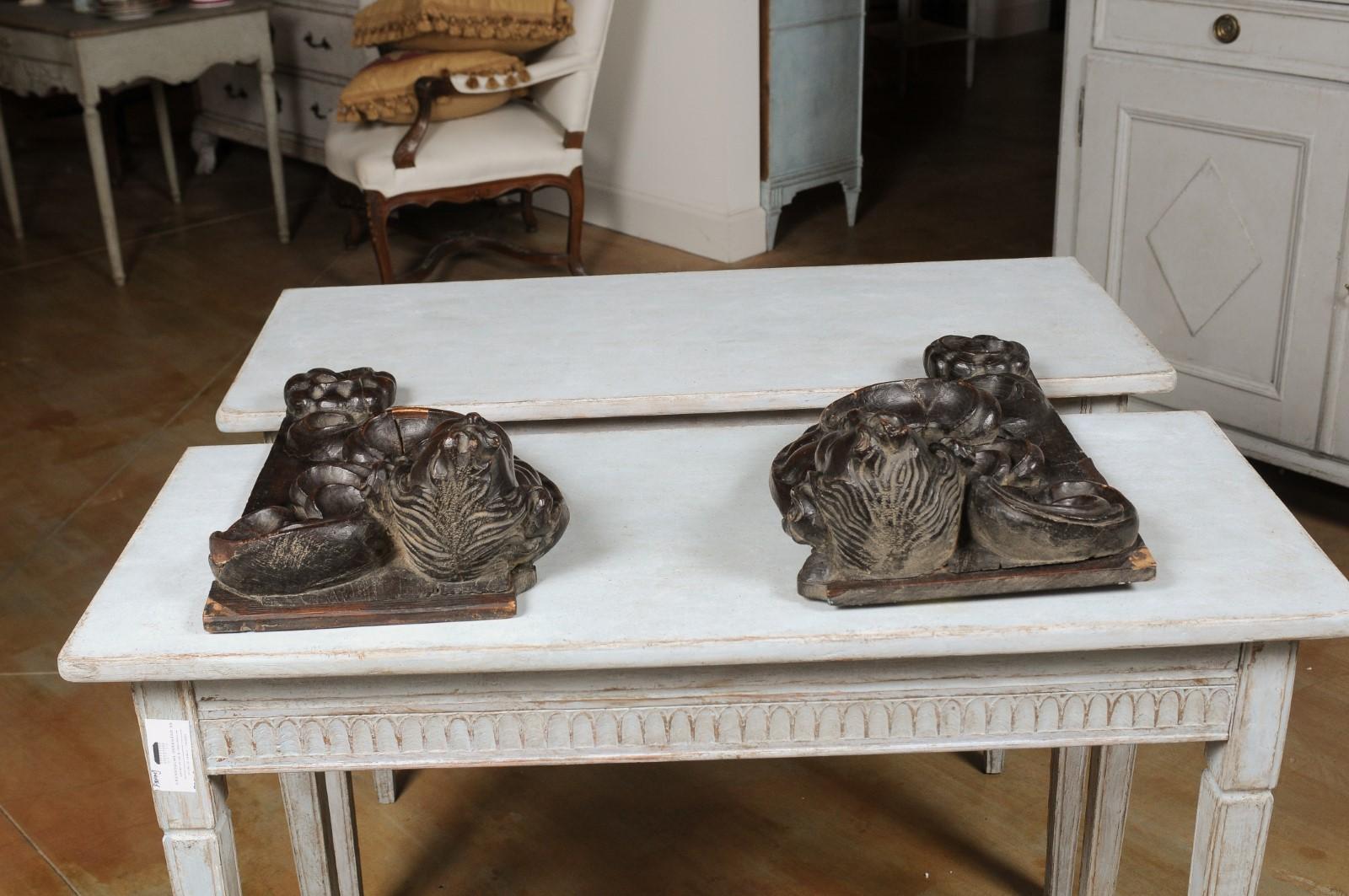 Pair of French Louis XIV Period 1690s Carved Cherub Appliques from Strasbourg For Sale 2