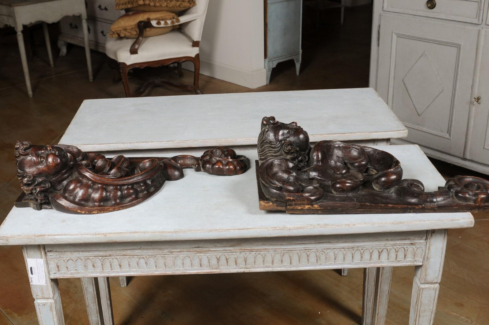 Pair of French Louis XIV Period 1690s Carved Cherub Appliques from Strasbourg For Sale 3