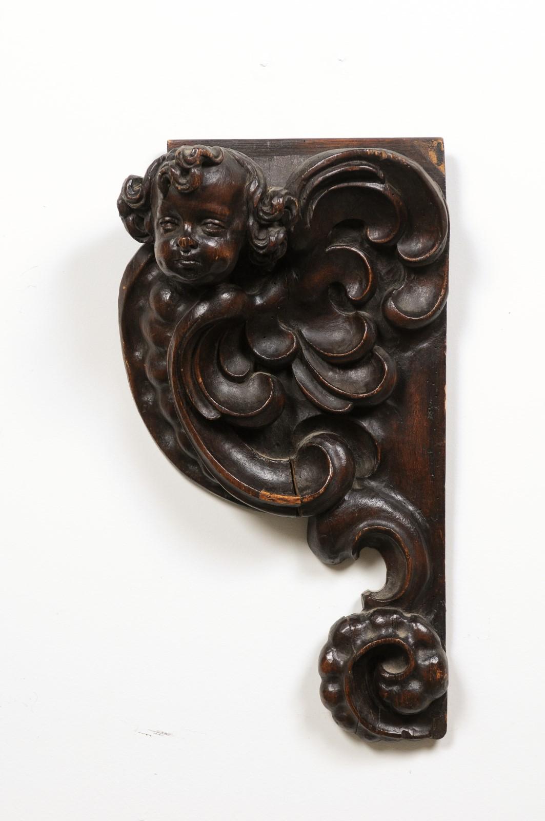 Pair of French Louis XIV Period 1690s Carved Cherub Appliques from Strasbourg For Sale 4