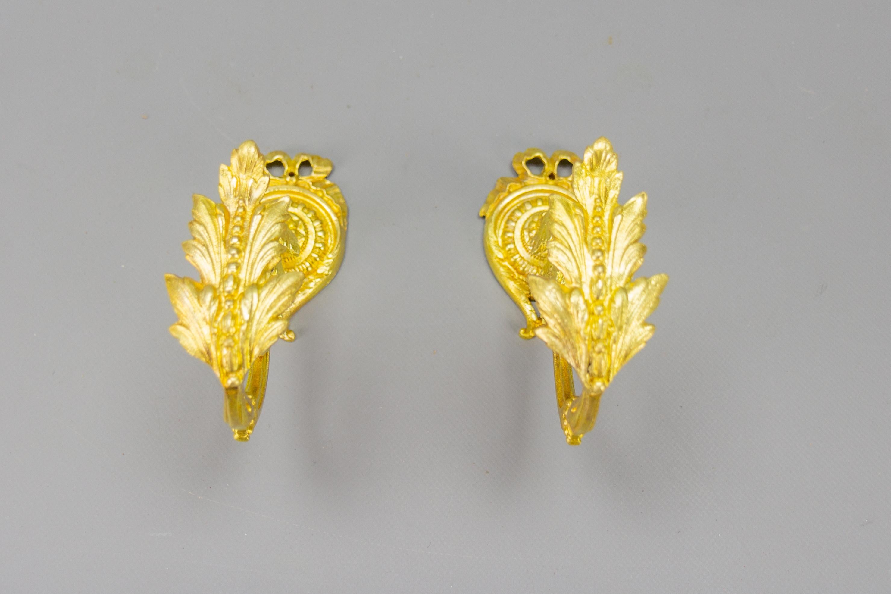 Early 20th Century Pair of French Louis XIV Style Gilt Bronze Curtain Tiebacks or Curtain Holders For Sale