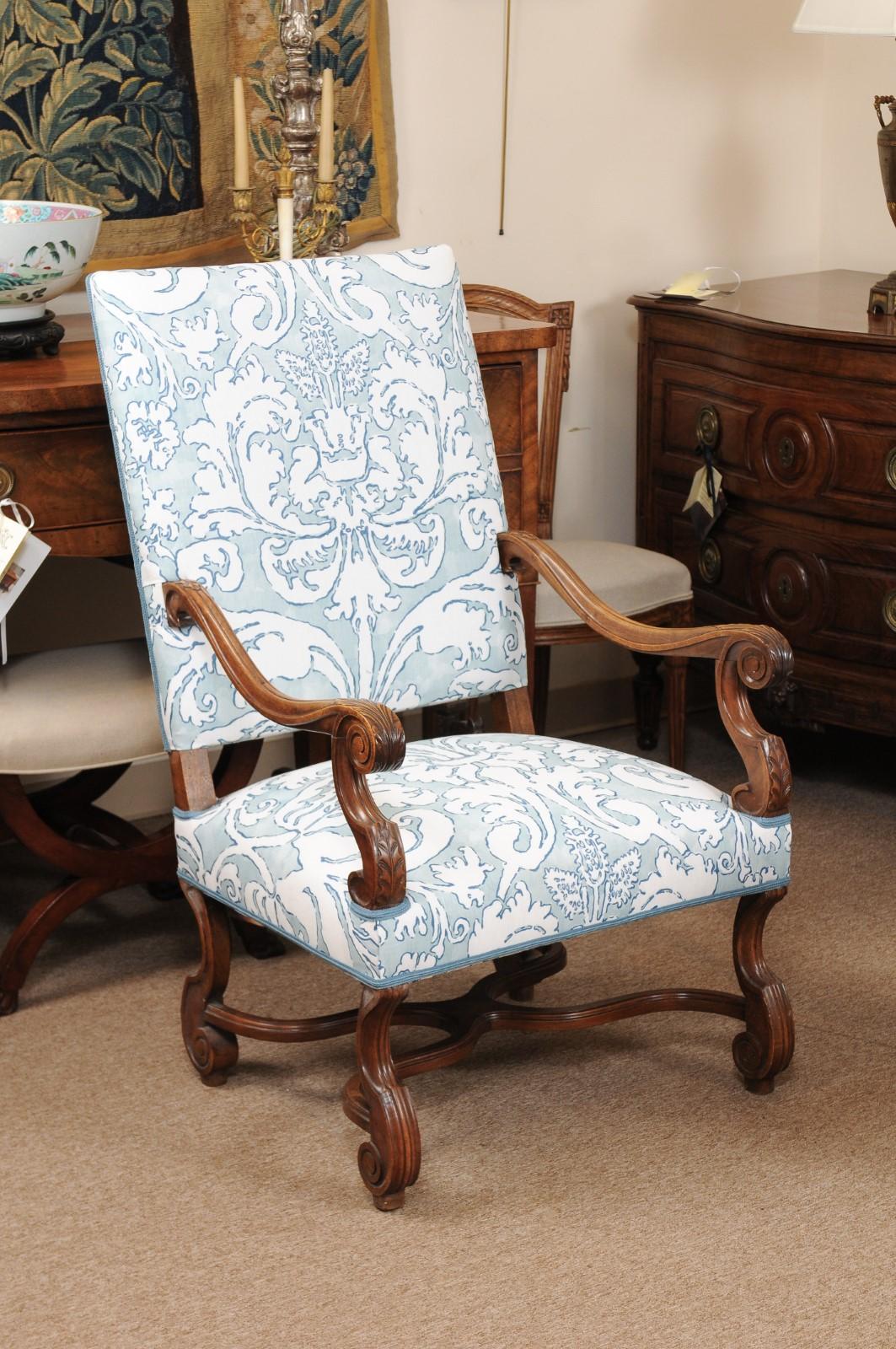 Pair of  French Louis XIV Style Walnut Armchairs, Late 19th Century 5