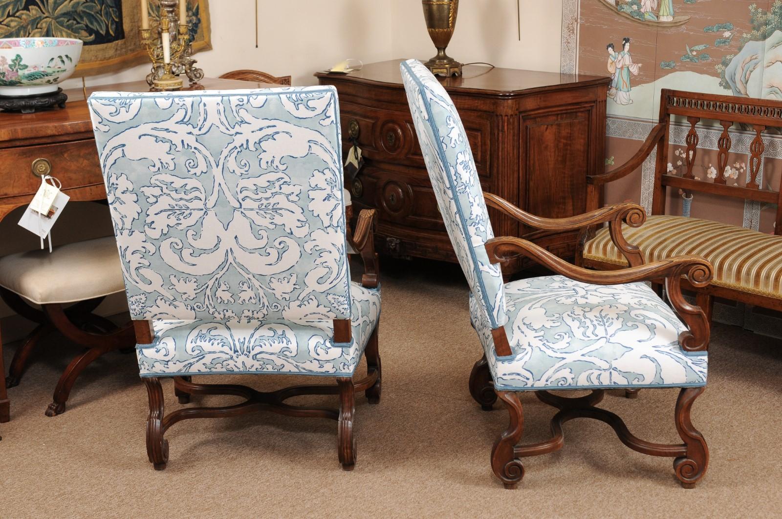 Hand-Carved Pair of  French Louis XIV Style Walnut Armchairs, Late 19th Century