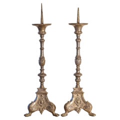Pareja de Candeleros Franceses Luis XV Siglo XVIII de Bronce Plateado con Pies de Pata