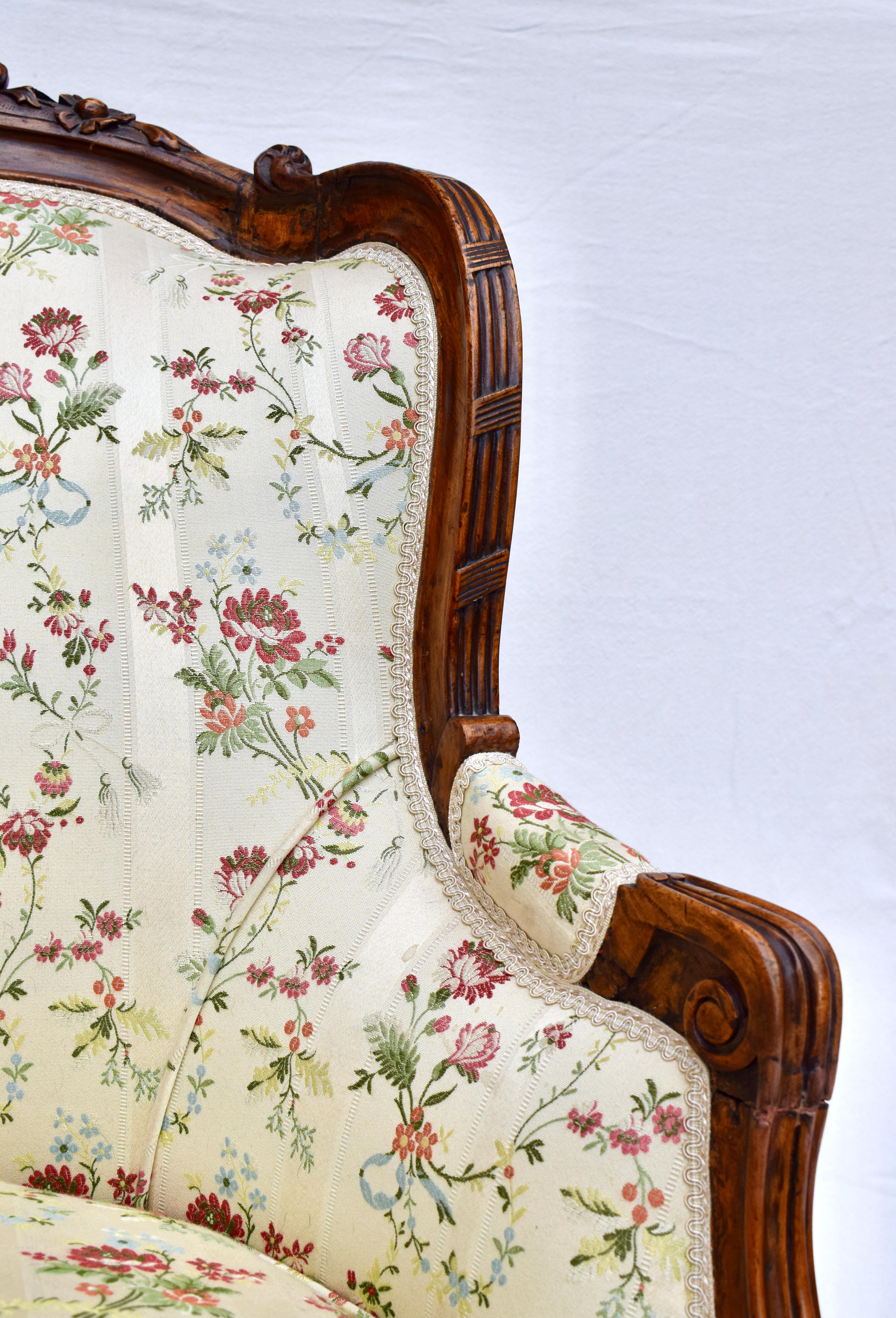 Pair of French Louis XV 19th C. Bergere Chairs For Sale 4