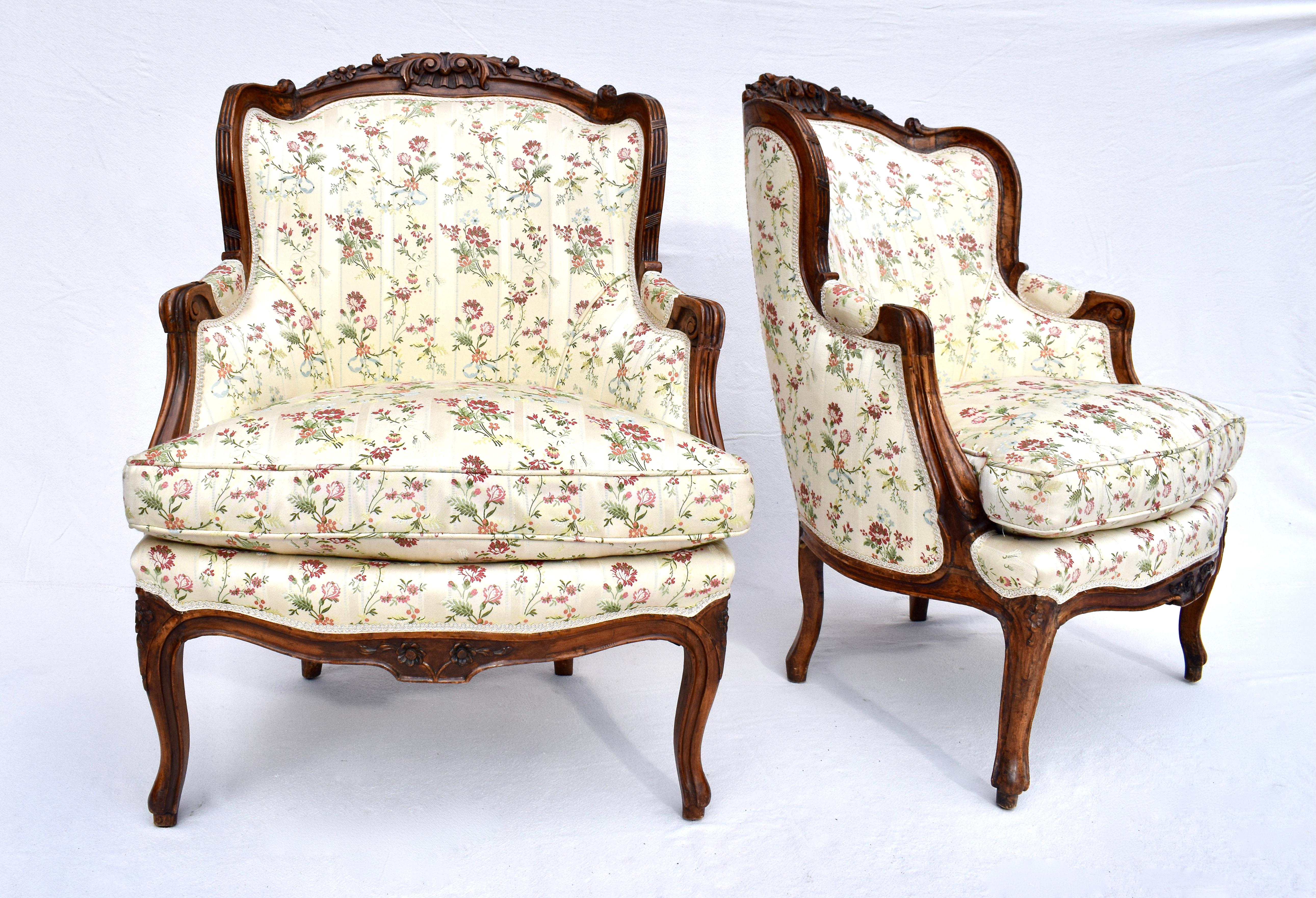 Paar französische Louis XV Stühle aus dem 19. C. Bergere im Angebot 3