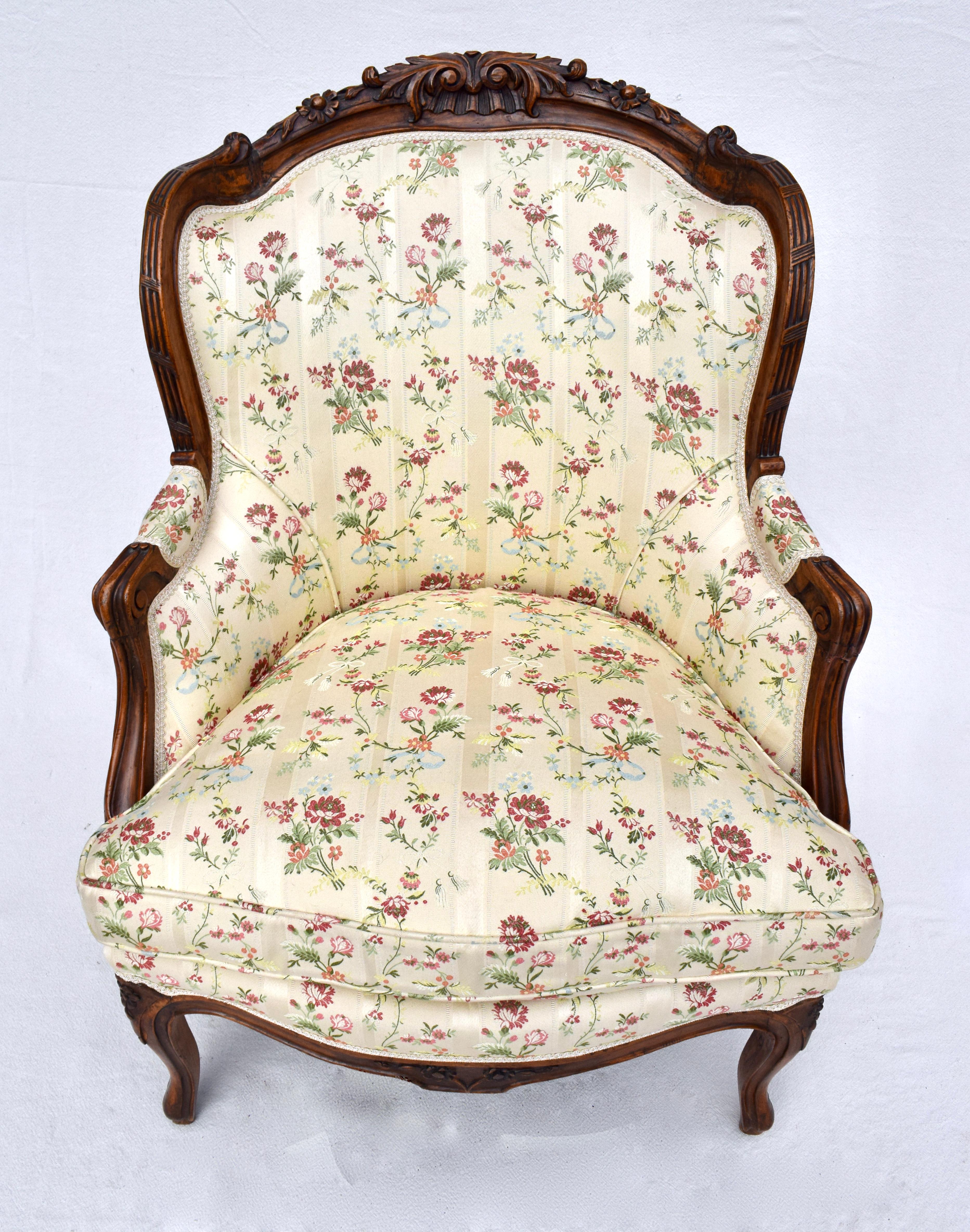 Soie Paire de chaises Bergere Louis XV du 19e C. en vente