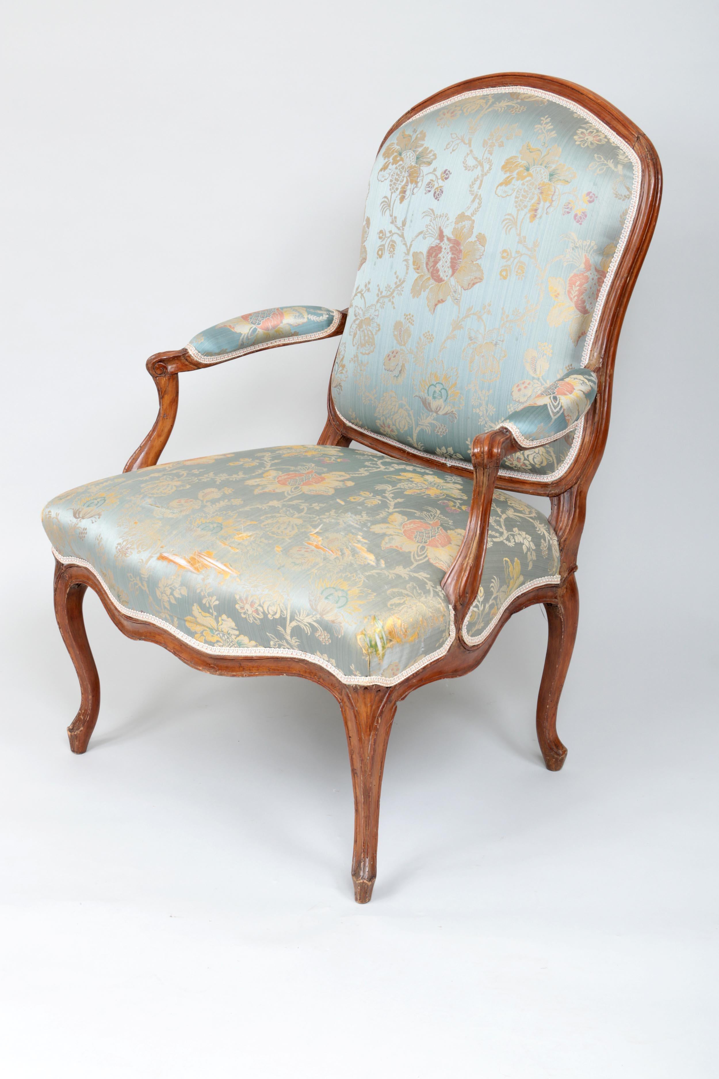 Pair of French Louis XV Armchairs, circa 1760 1