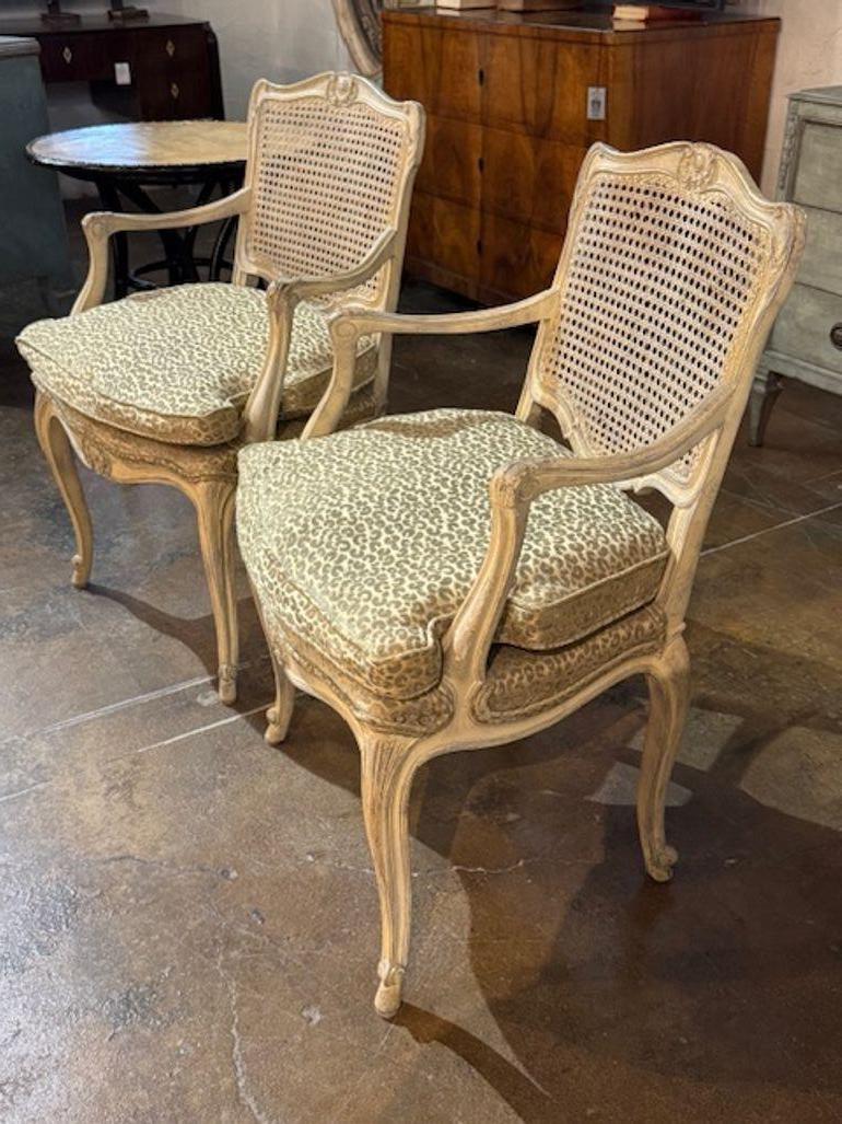 Pareja de sillones franceses Luis XV en Bueno estado para la venta en Dallas, TX