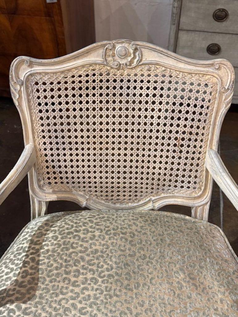 Pareja de sillones franceses Luis XV en venta 1