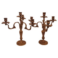 Paire de candélabres français Louis XV en bronze