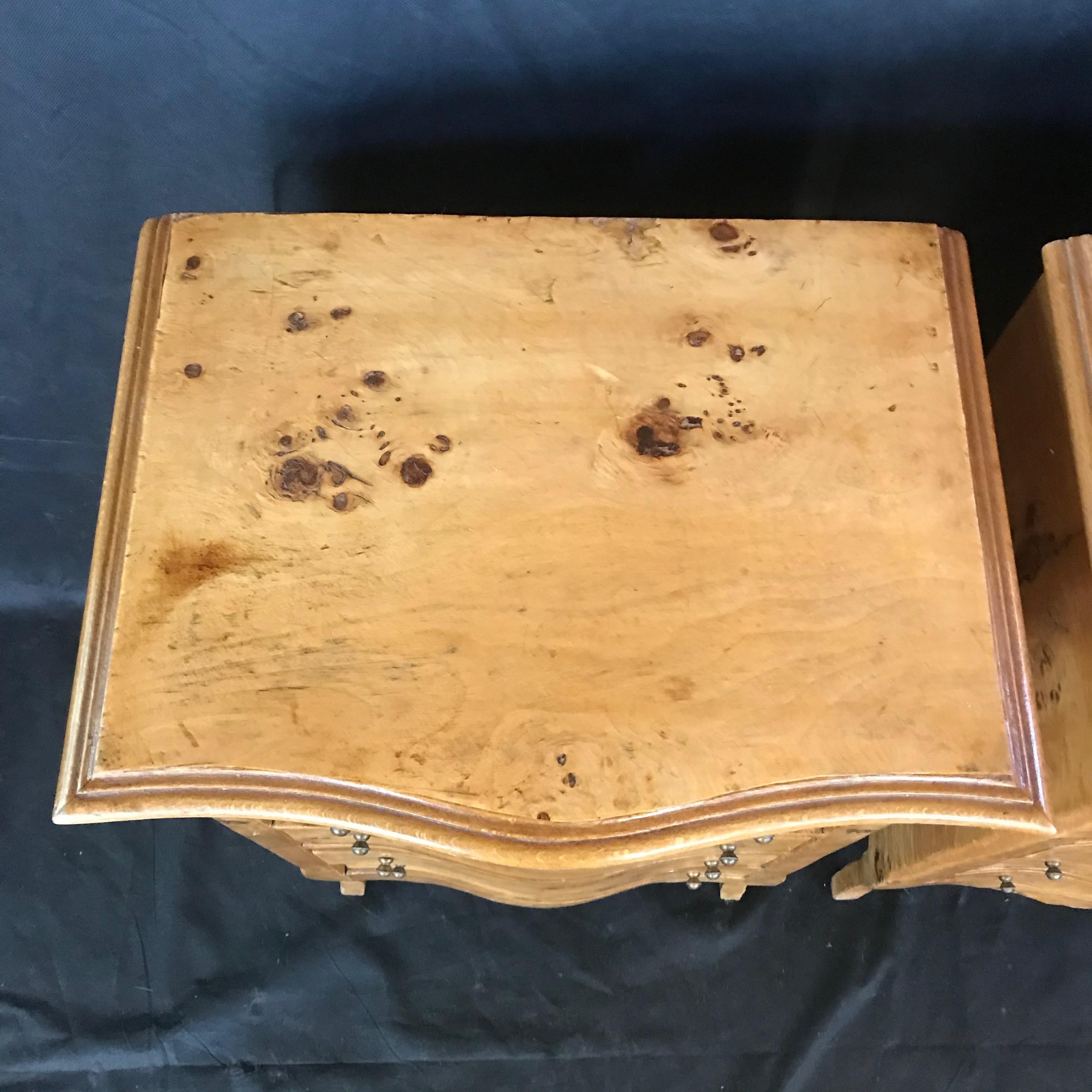 Pair of French Louis XV Burled Walnut or Fruitwood Side Tables or Nightstands In Excellent Condition In Hopewell, NJ