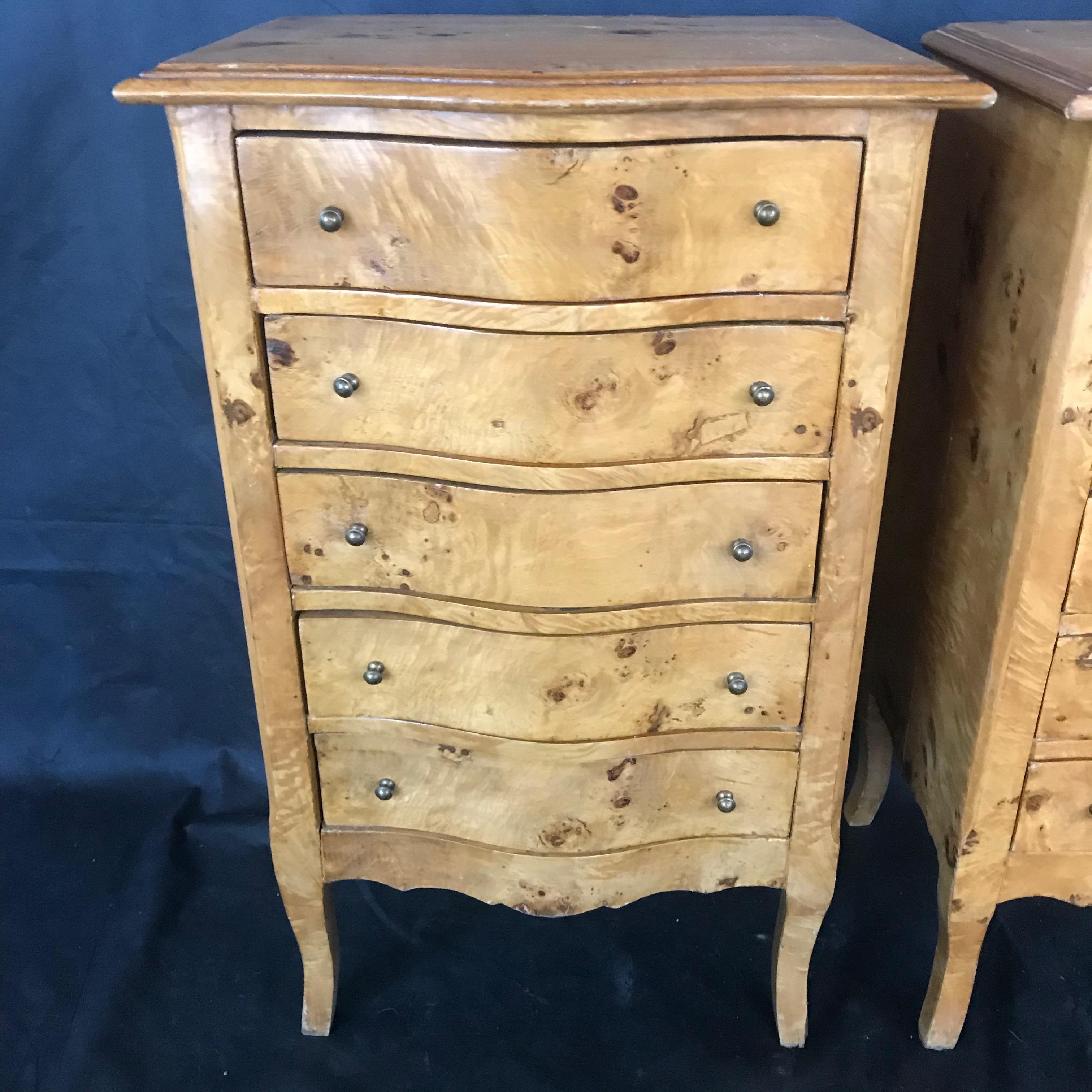 Mid-20th Century Pair of French Louis XV Burled Walnut or Fruitwood Side Tables or Nightstands