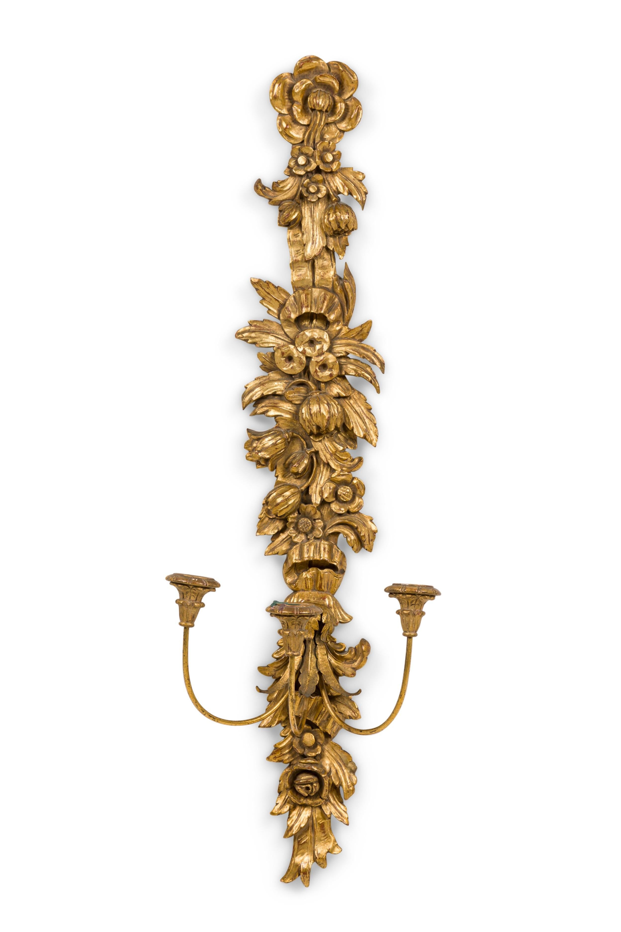 Francese Coppia di sconsole da parete in legno dorato francese Luigi XV in vendita