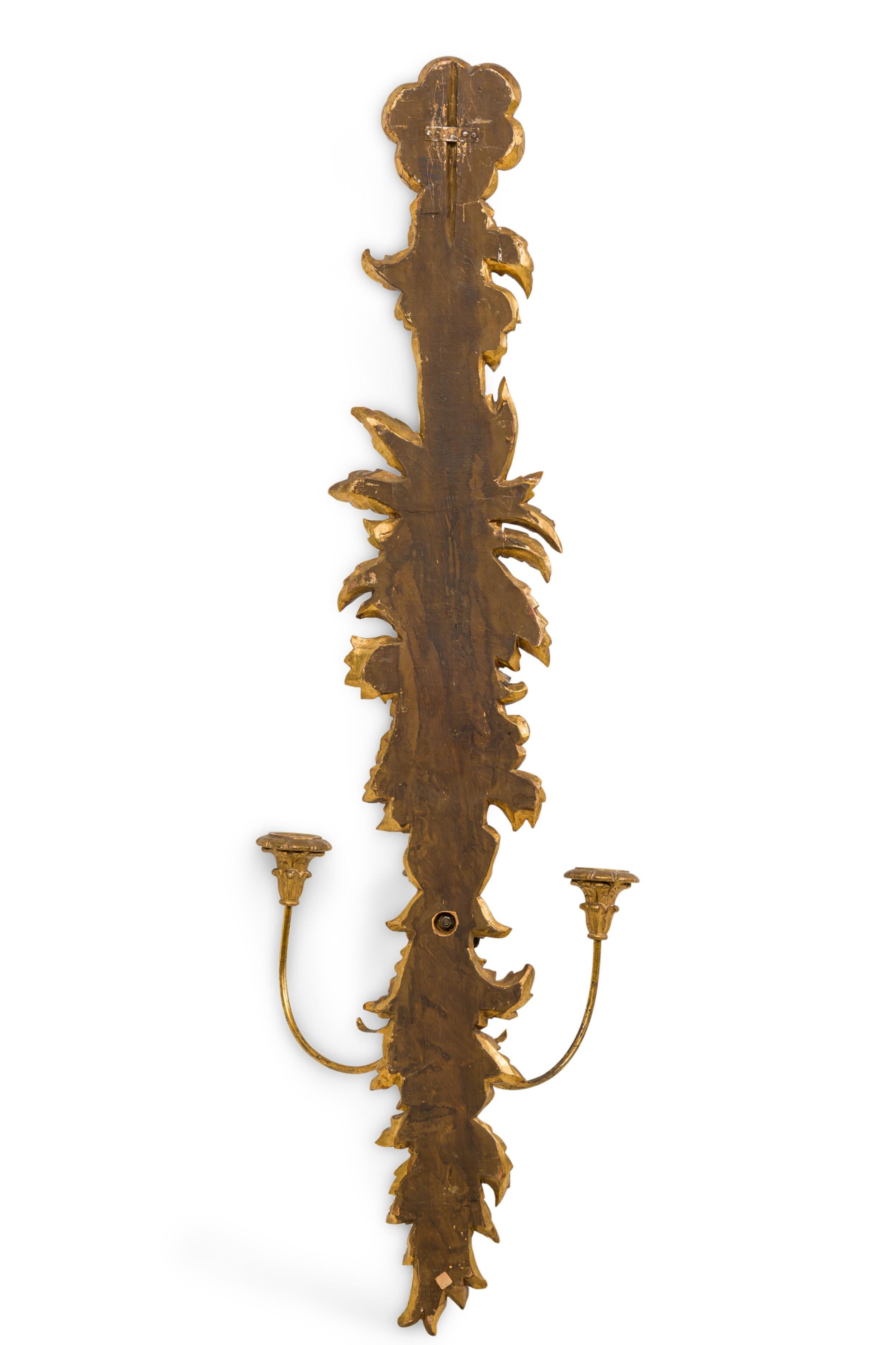 Coppia di sconsole da parete in legno dorato francese Luigi XV in vendita 1