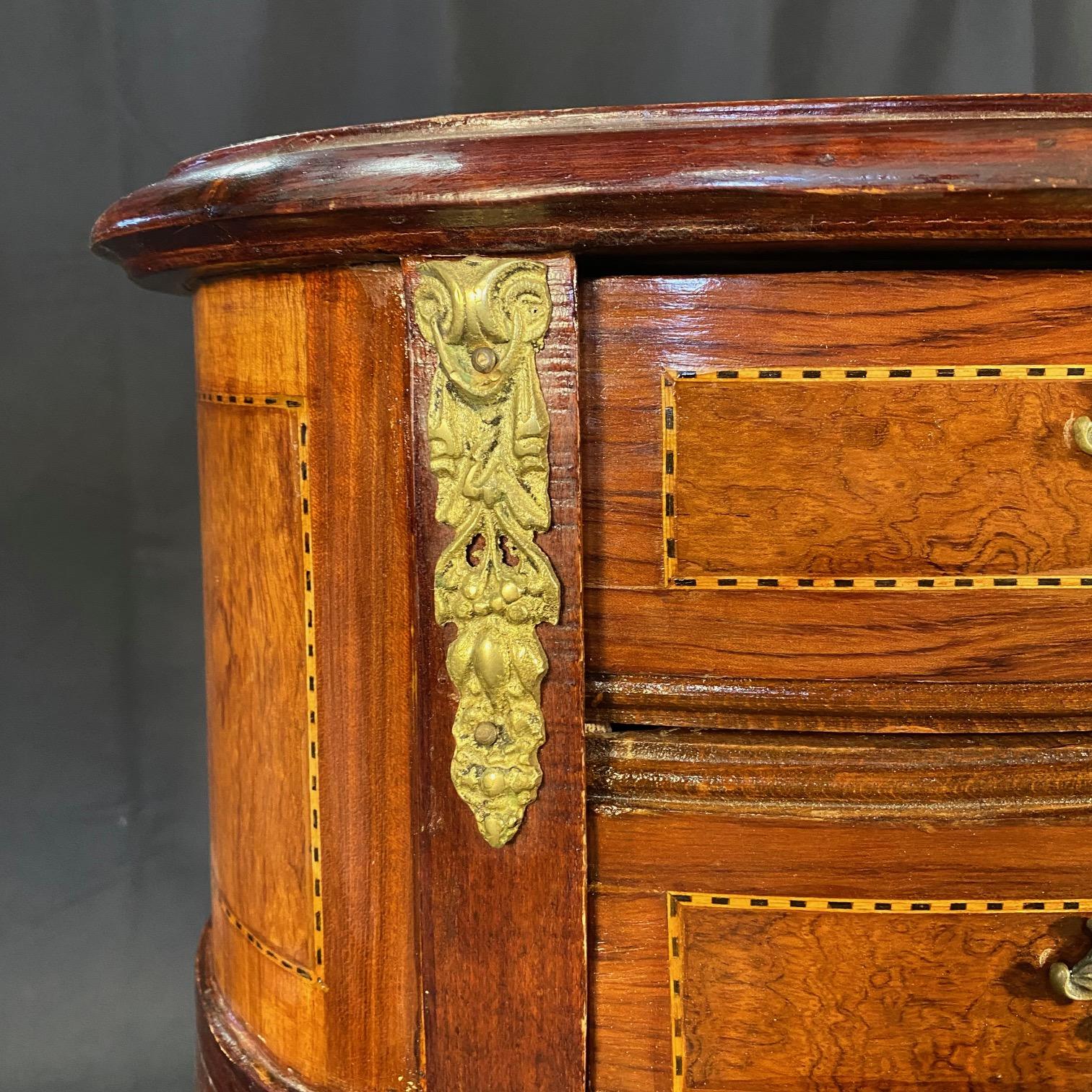 Pair of French Louis XV Inlaid Marquetry Side Tables or Night Stands For Sale 5