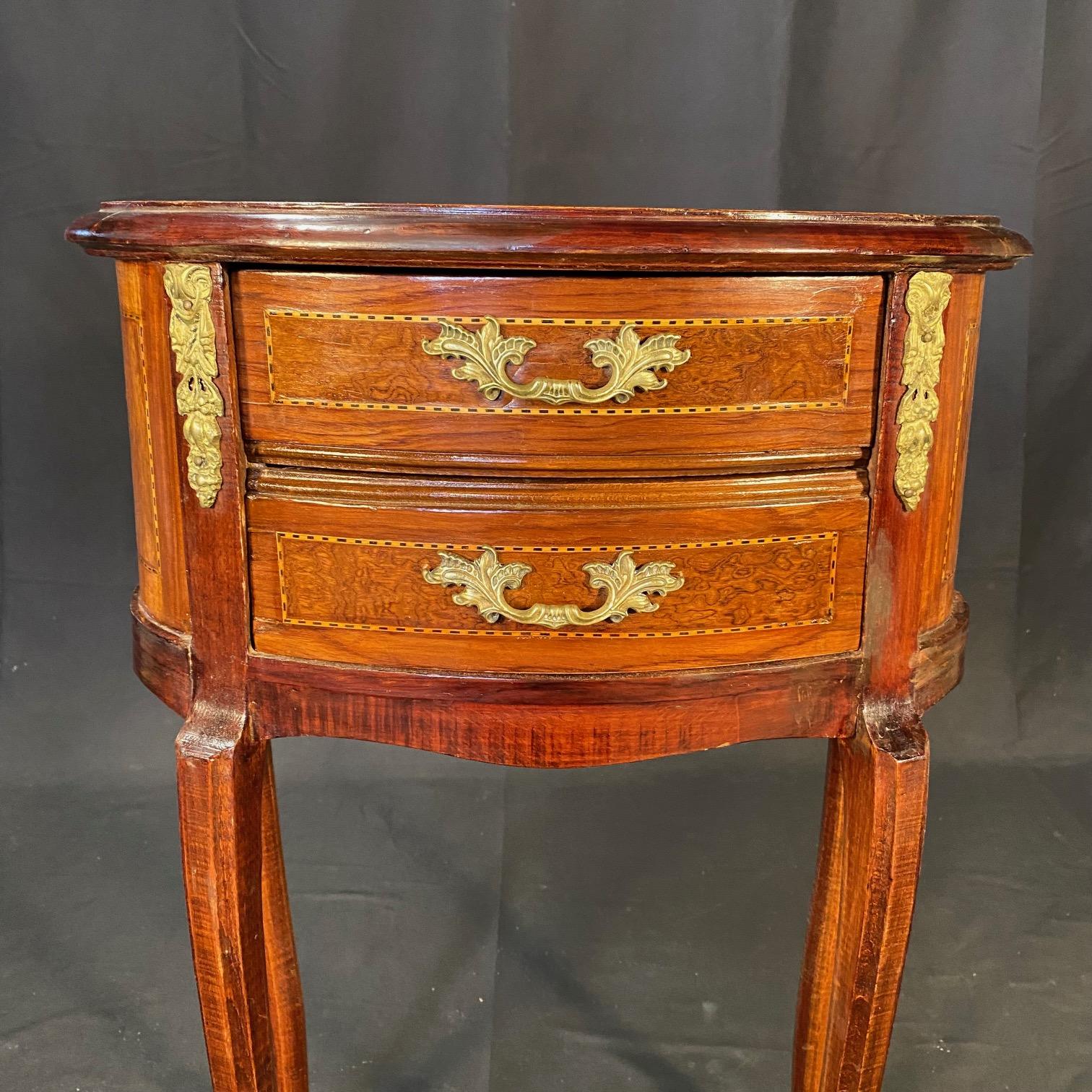Mid-20th Century Pair of French Louis XV Inlaid Marquetry Side Tables or Night Stands For Sale