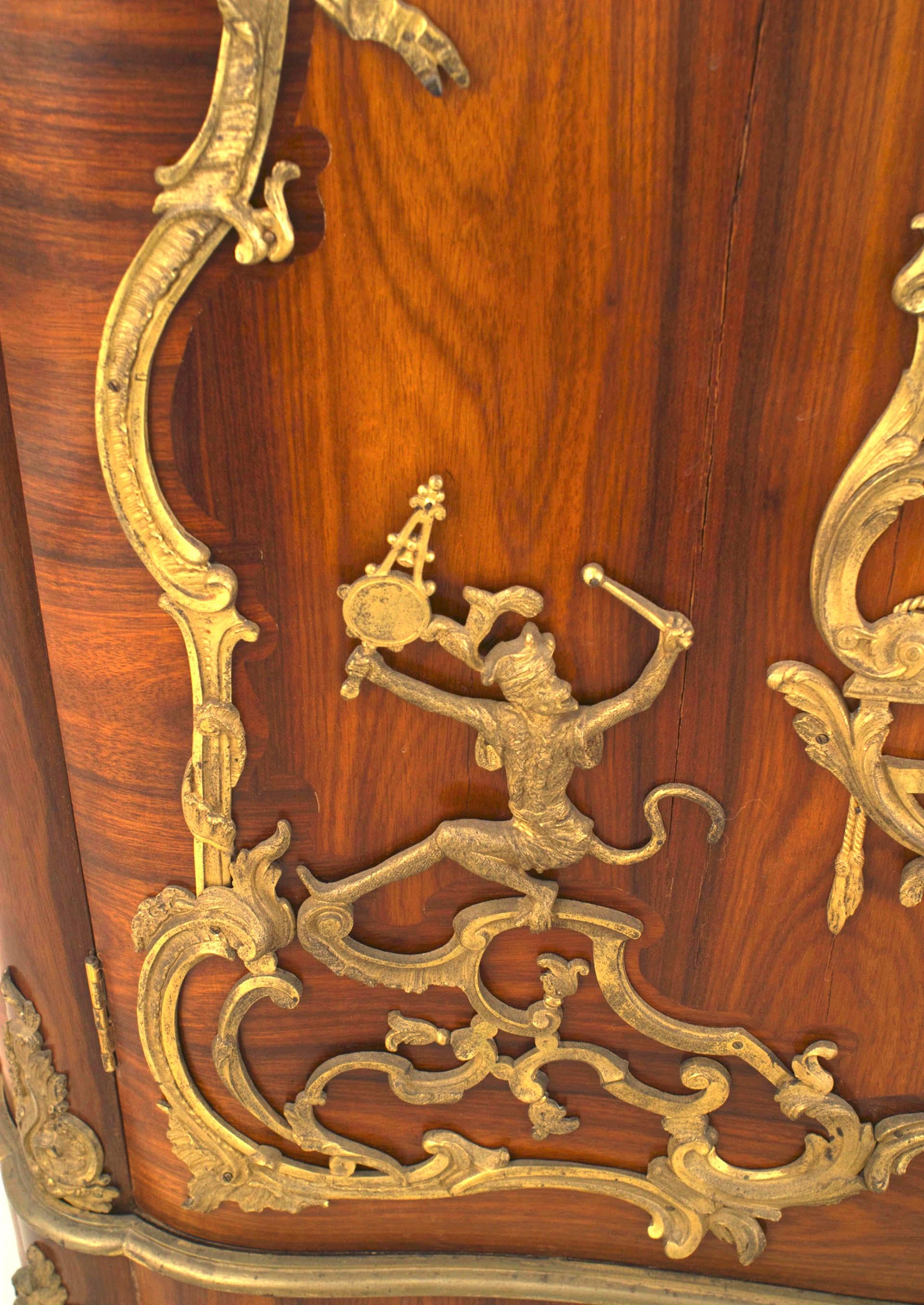 Coppia di commodes francesi in stile Luigi XV della fine del XIX secolo in legno di palissandro di Cressent in vendita 5