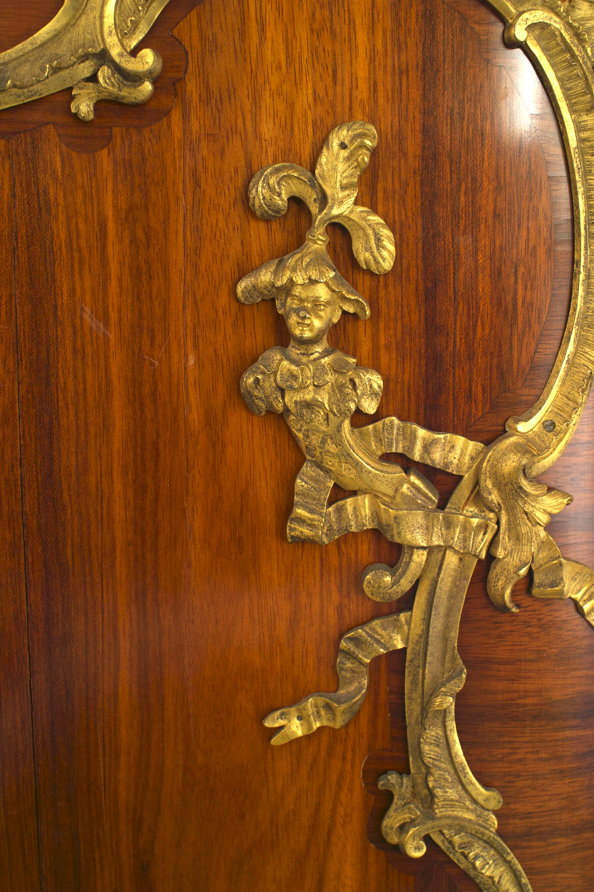 Coppia di commodes francesi in stile Luigi XV della fine del XIX secolo in legno di palissandro di Cressent in vendita 3