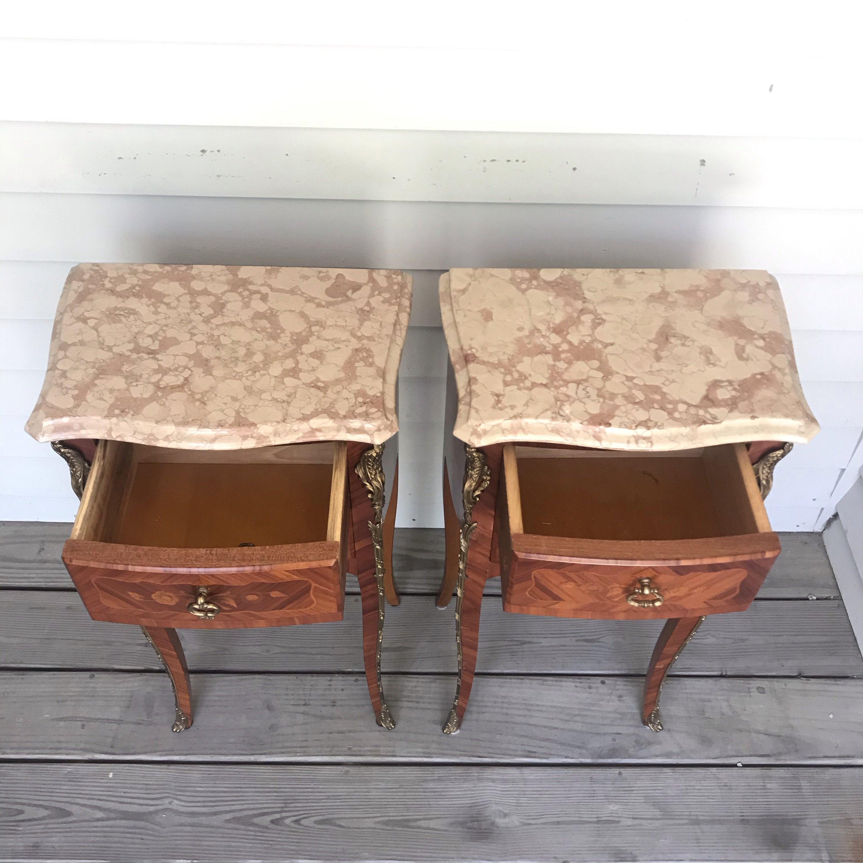 Pair of French Louis XV Marble-Top Marquetry Nightstands In Good Condition In Hopewell, NJ