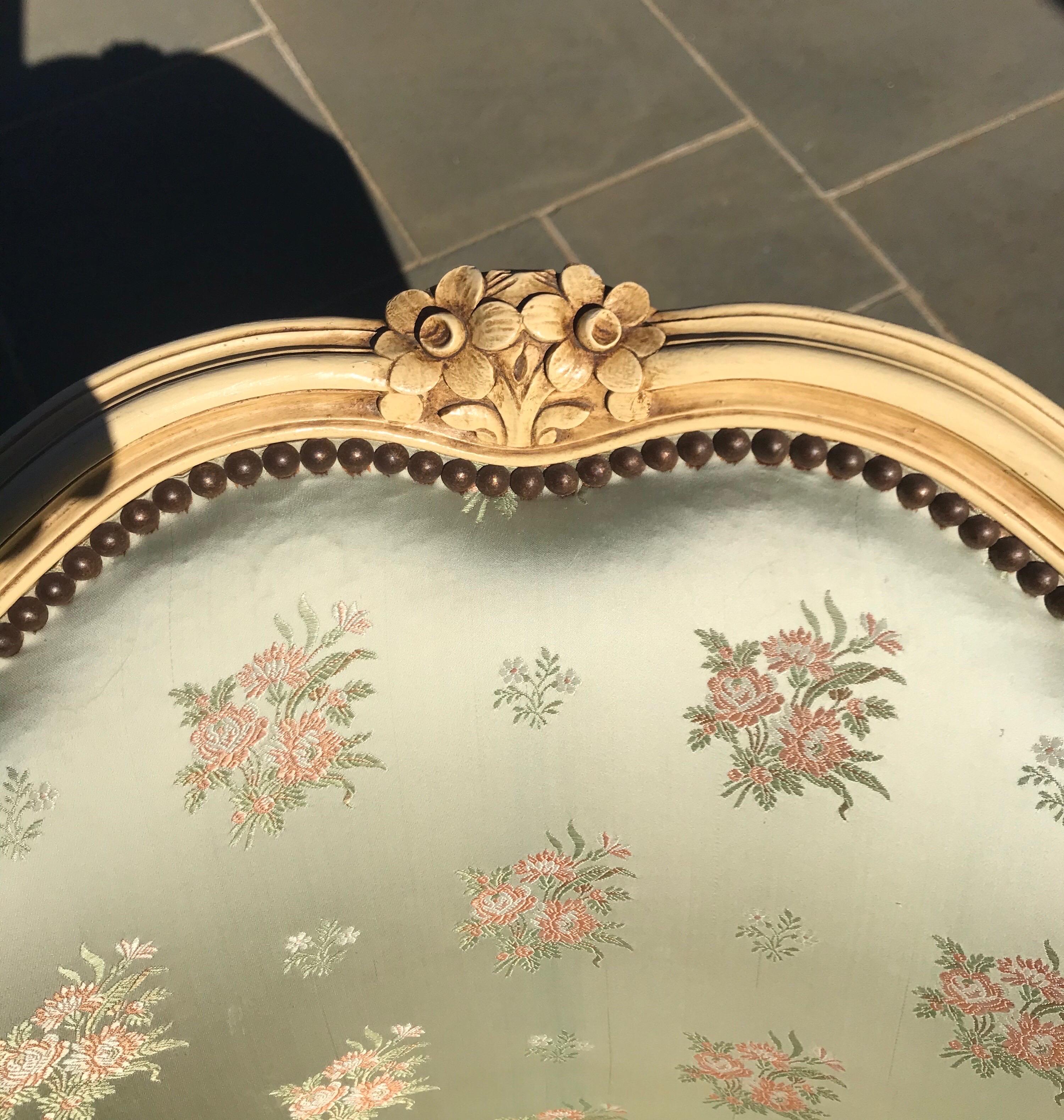 Wood Pair of French Louis XV Painted Bergere Chairs with Beautifully Carved Flowers For Sale