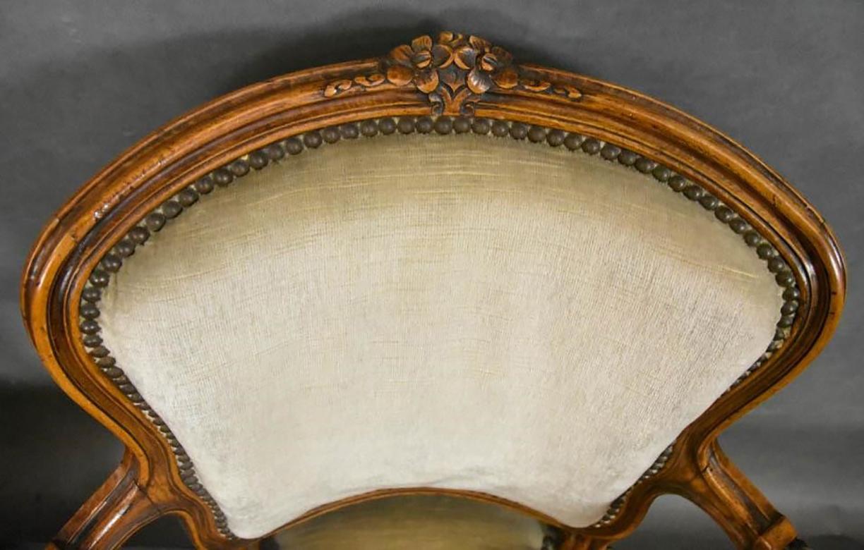 Pair of French Louis XV Refined Fauteuils In Good Condition For Sale In Bronx, NY