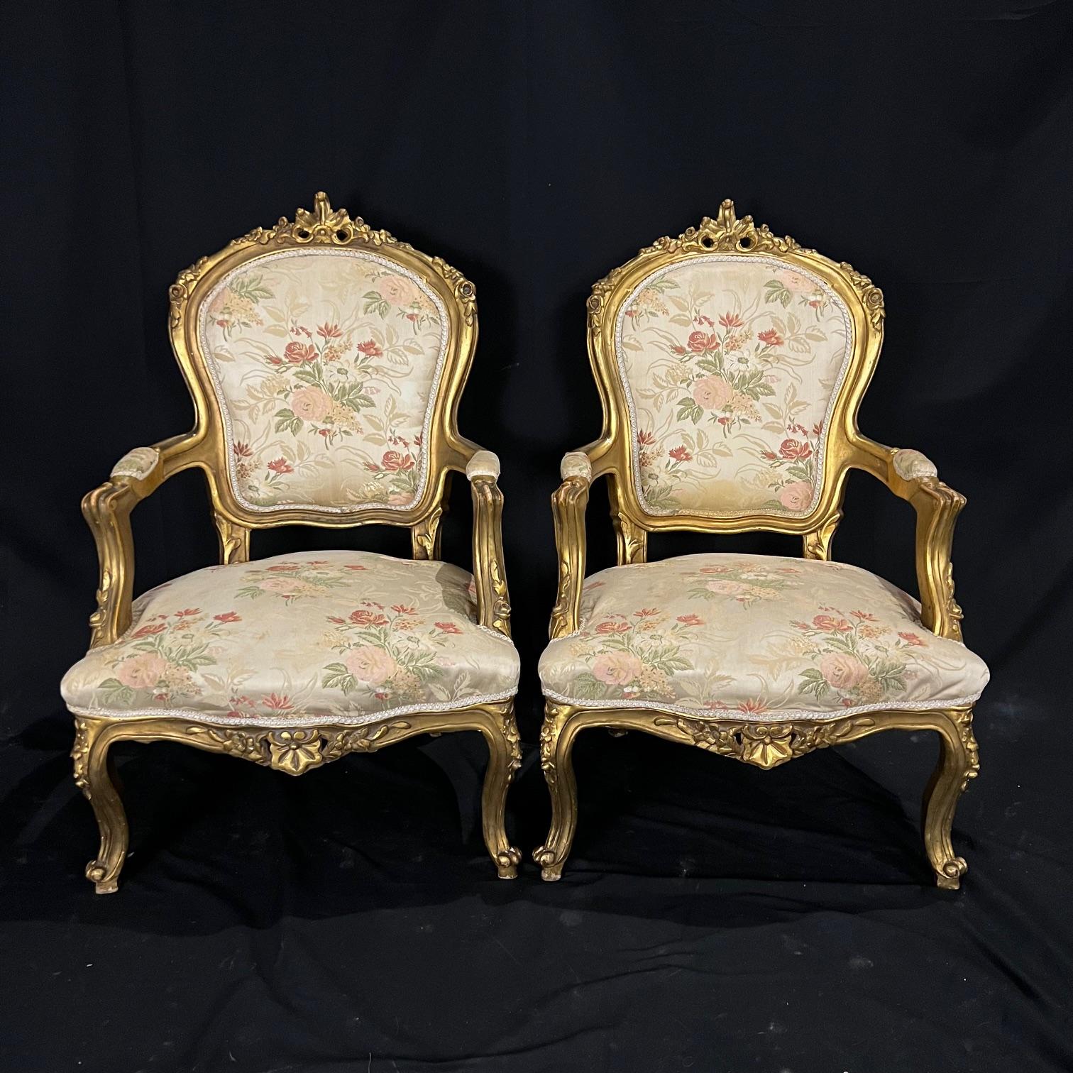 Pair of French Louis XV Rococo Giltwood Fauteuil Armchairs 1