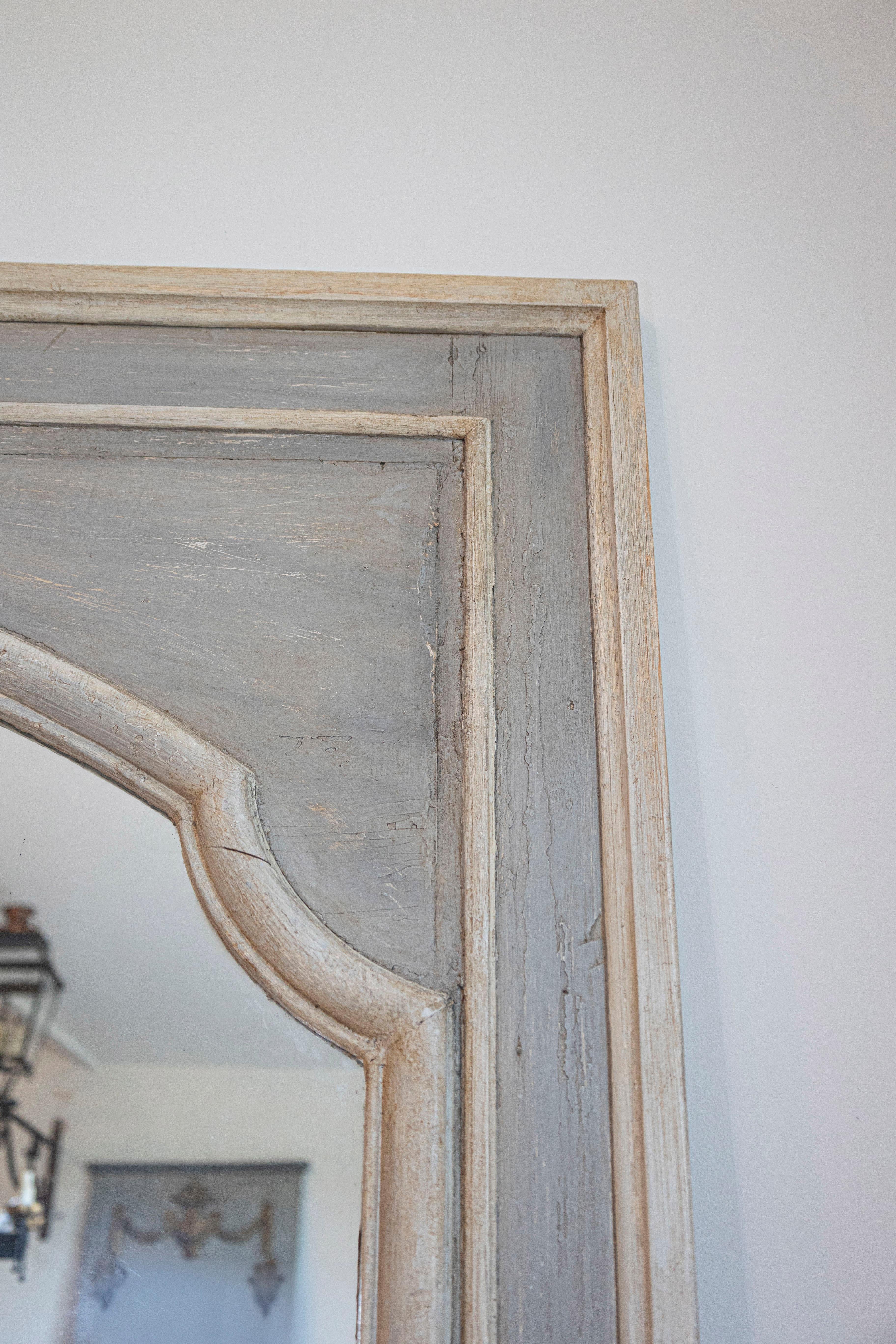 19th Century Pair of French Louis XV Style 1890s Painted Wood Horizontal Shell-Carved Mirrors For Sale