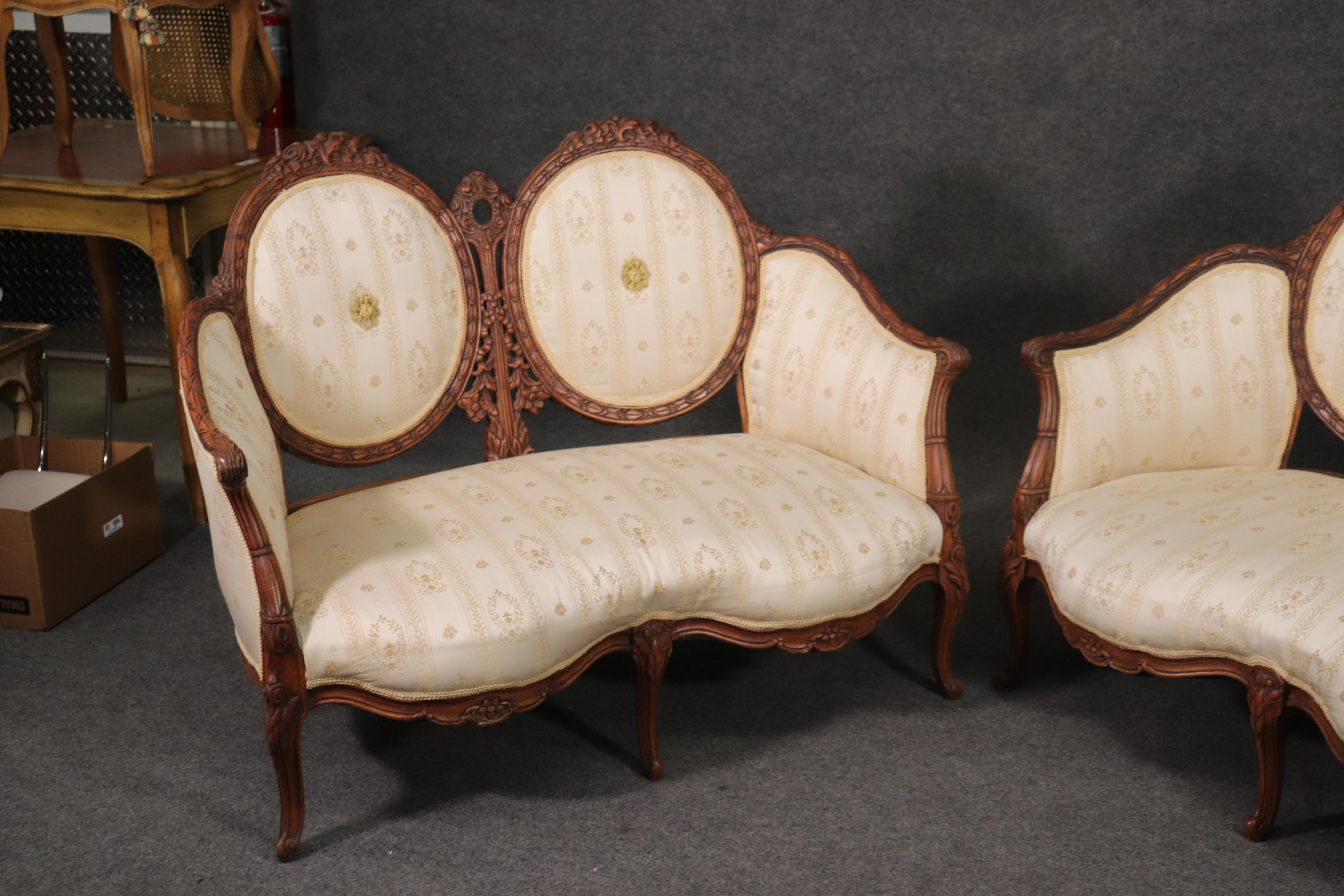 Pair of French Louis XV Style 1920s Era Oval Back Settees  In Good Condition In Swedesboro, NJ