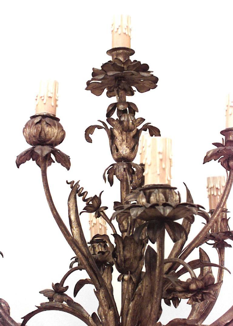 Legno dorato Coppia di torchiere francesi a cherubino dorate in stile Luigi XV in vendita
