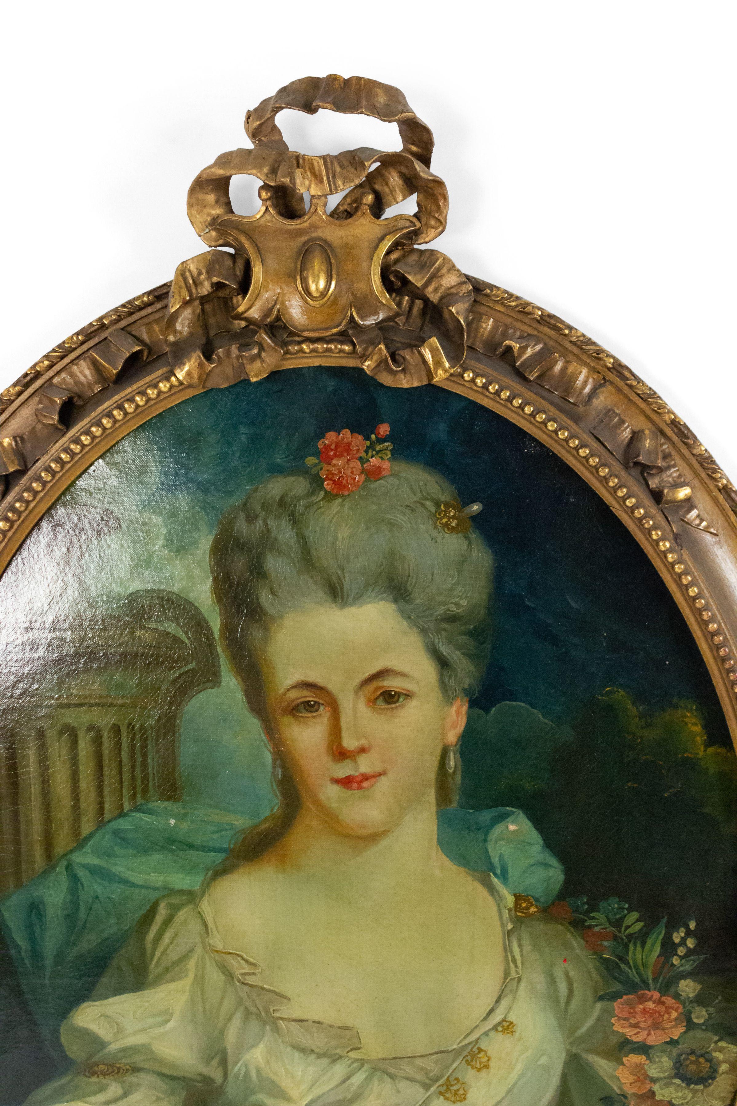 Paire de portraits de femmes de style Louis XV du 19ème siècle français en vente 2