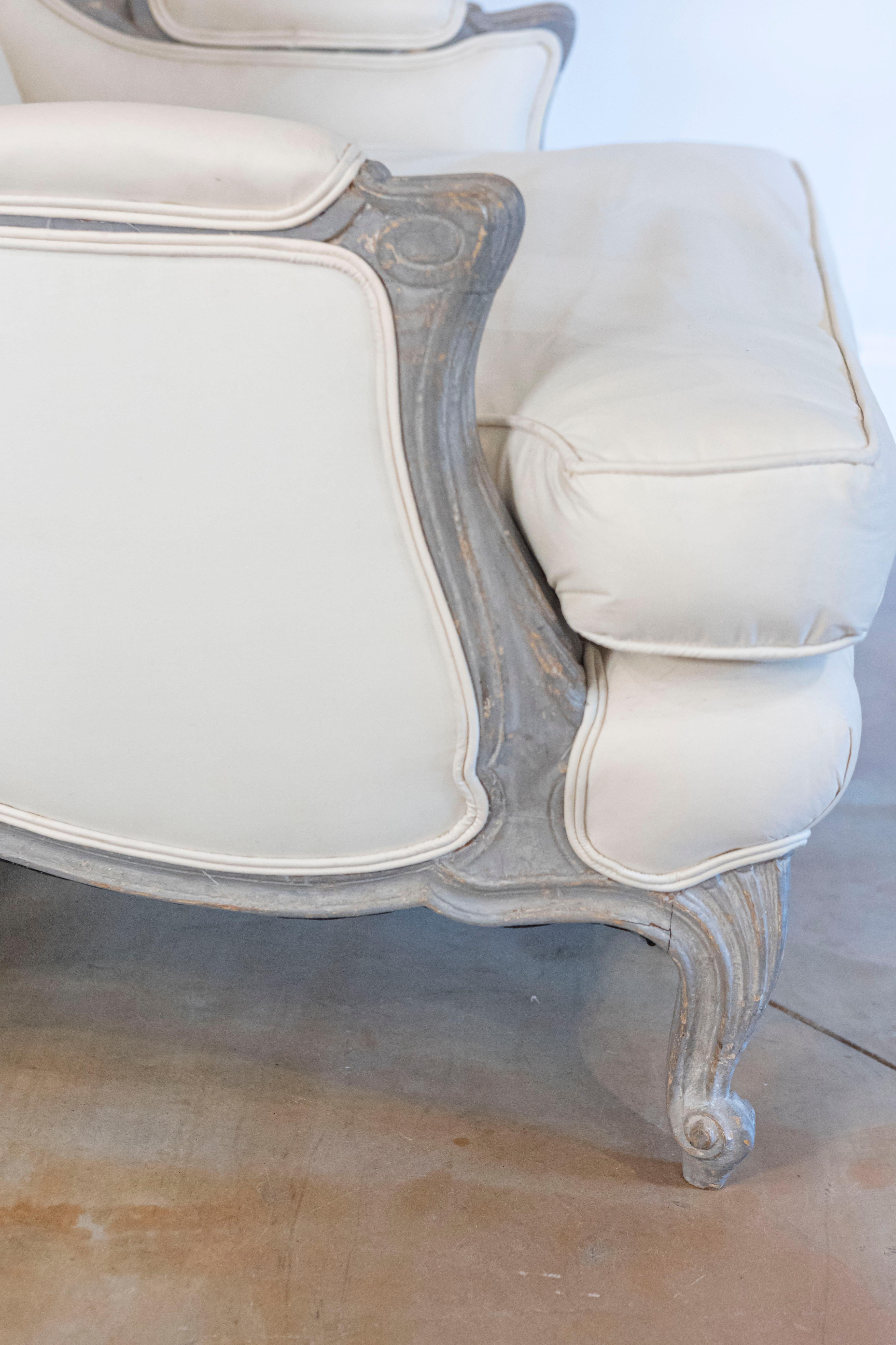 Coppia di bergère francesi del XIX secolo in stile Luigi XV con nuova tappezzeria in vendita 1