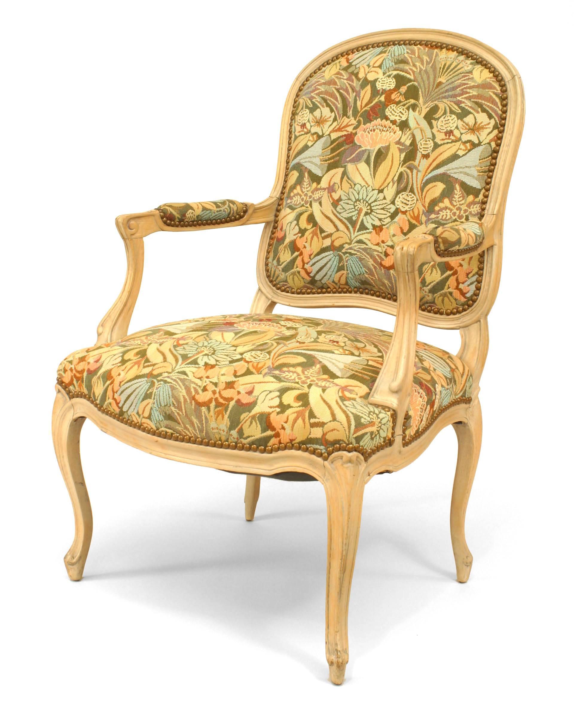 Pair of French Louis XV Bleached Armchairs In Good Condition For Sale In New York, NY