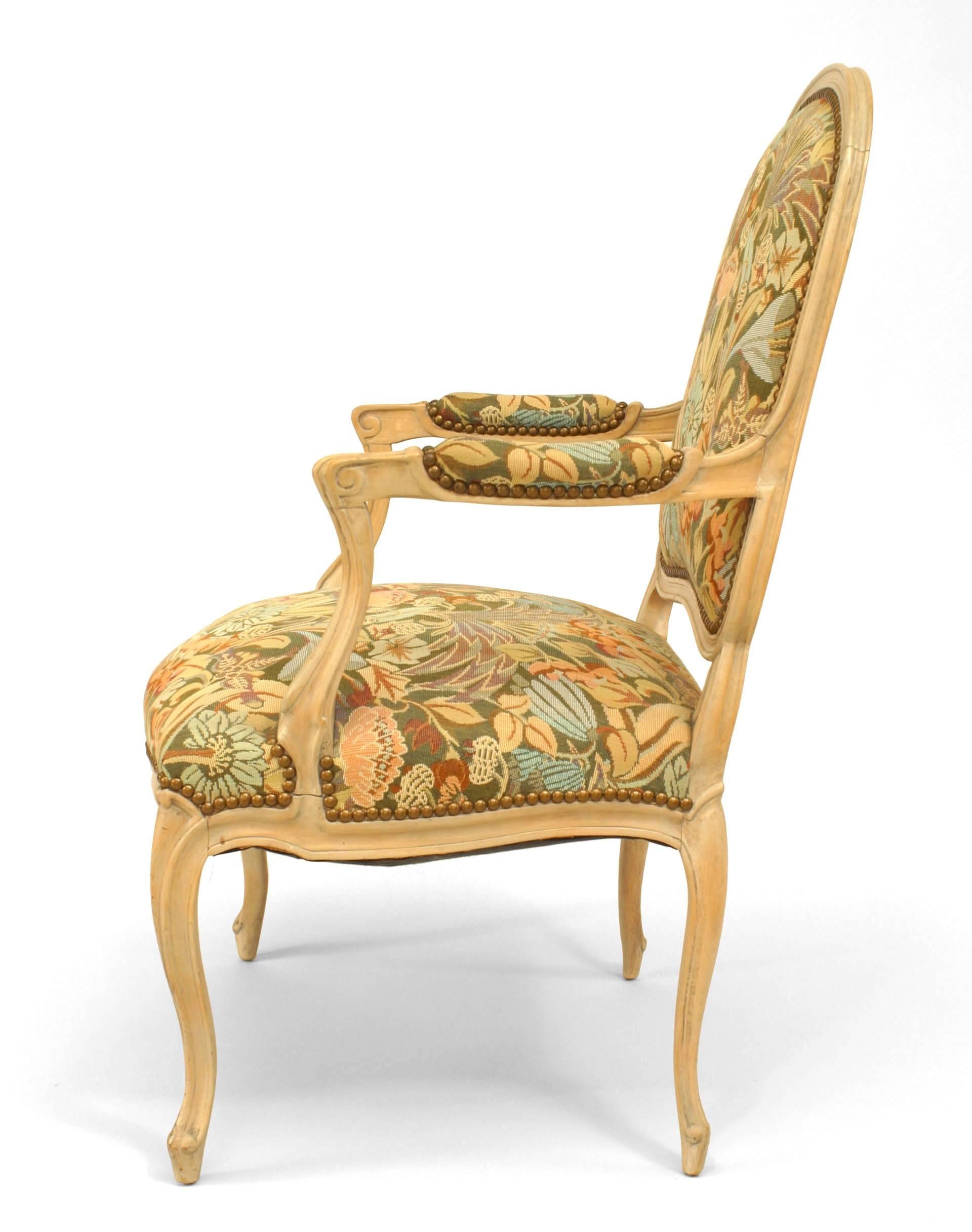 20th Century Pair of French Louis XV Bleached Armchairs For Sale