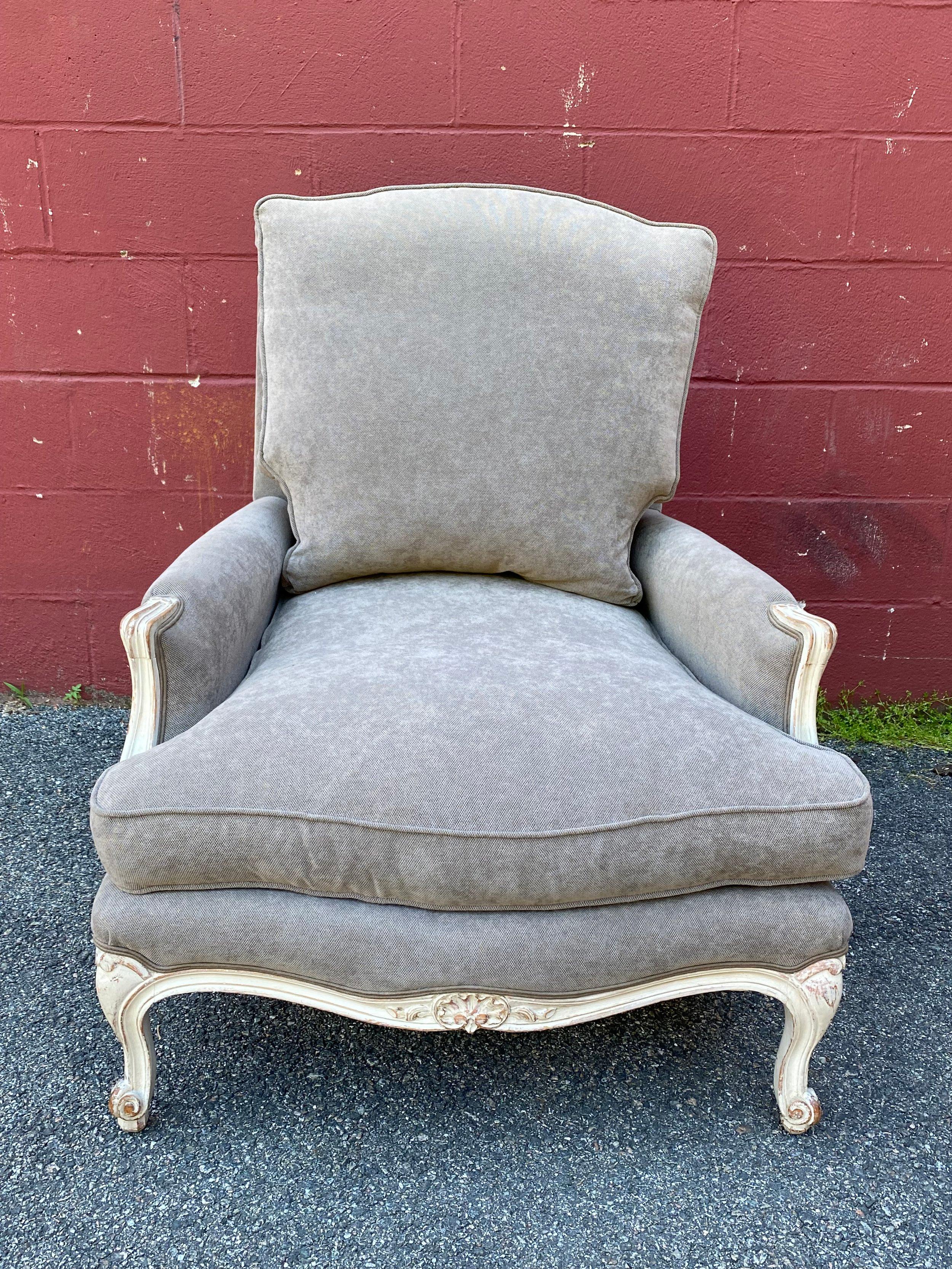 Pair of French Louis XV Style Armchairs In Good Condition For Sale In Buchanan, NY